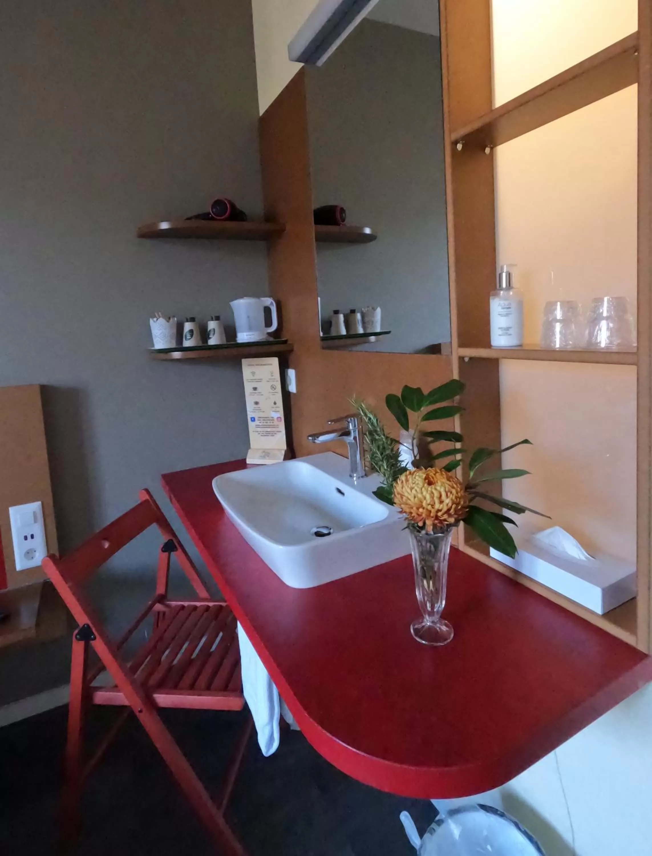 Bathroom in Alpenrose Hotel and Gardens