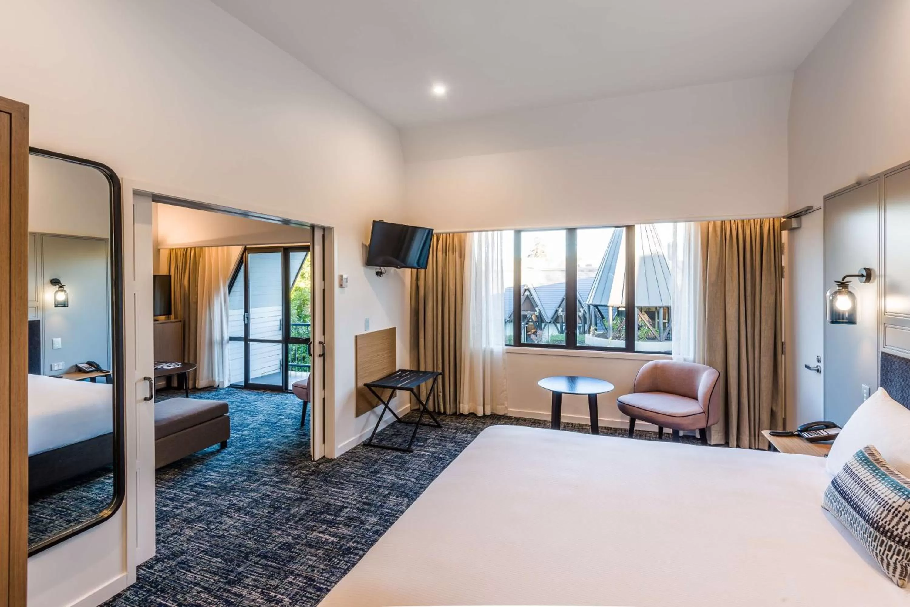 Bedroom, Bed in Chateau On The Park - Christchurch, A Doubletree By Hilton