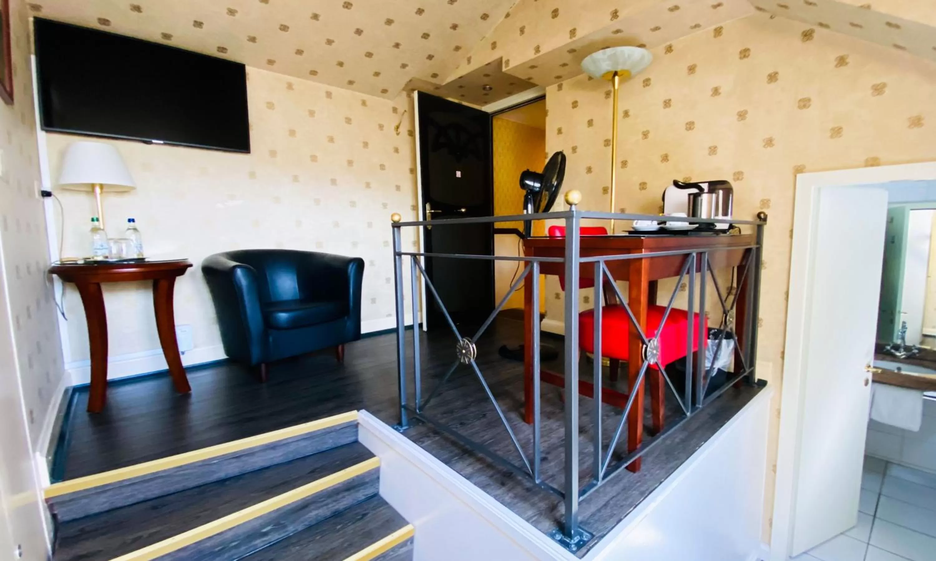 TV and multimedia in Boutique Hotel Belle Epoque