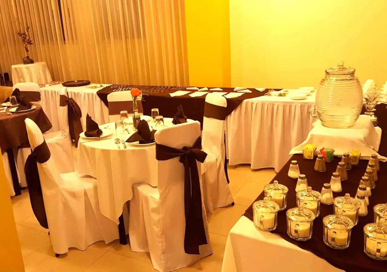Restaurant/places to eat, Banquet Facilities in La Merced Plaza Hostal
