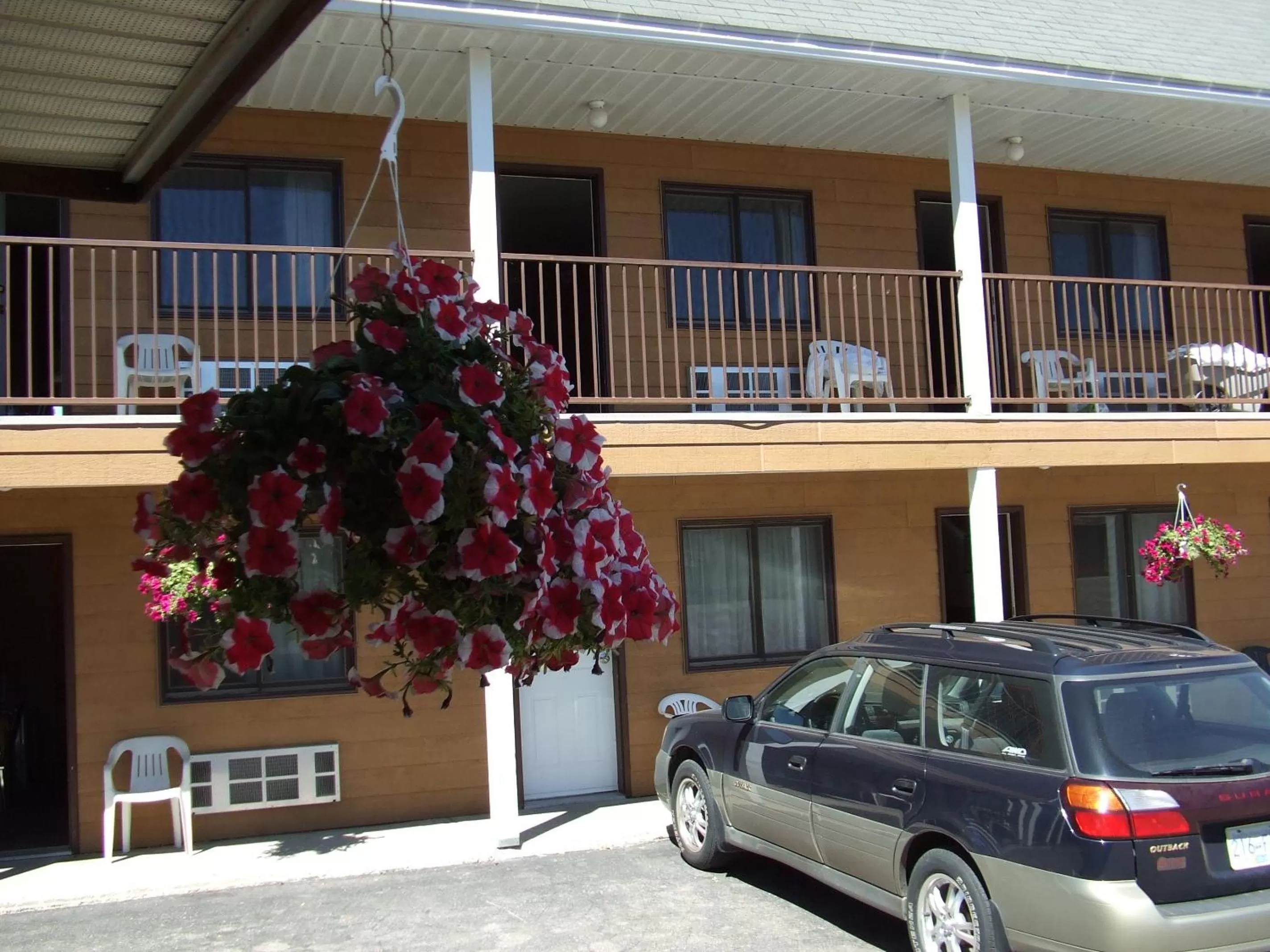 Facade/entrance in Mary's Motel