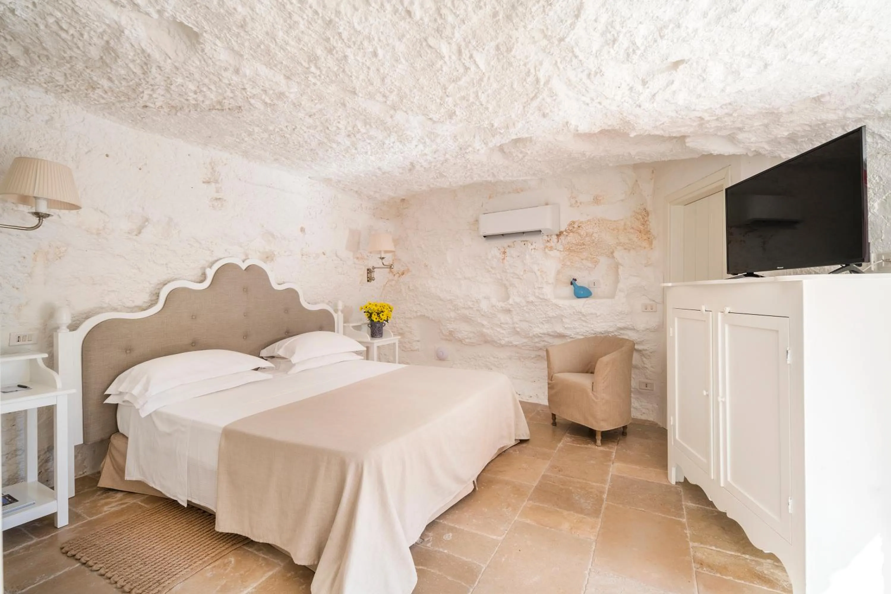 Photo of the whole room, Bed in Masseria Torre Coccaro