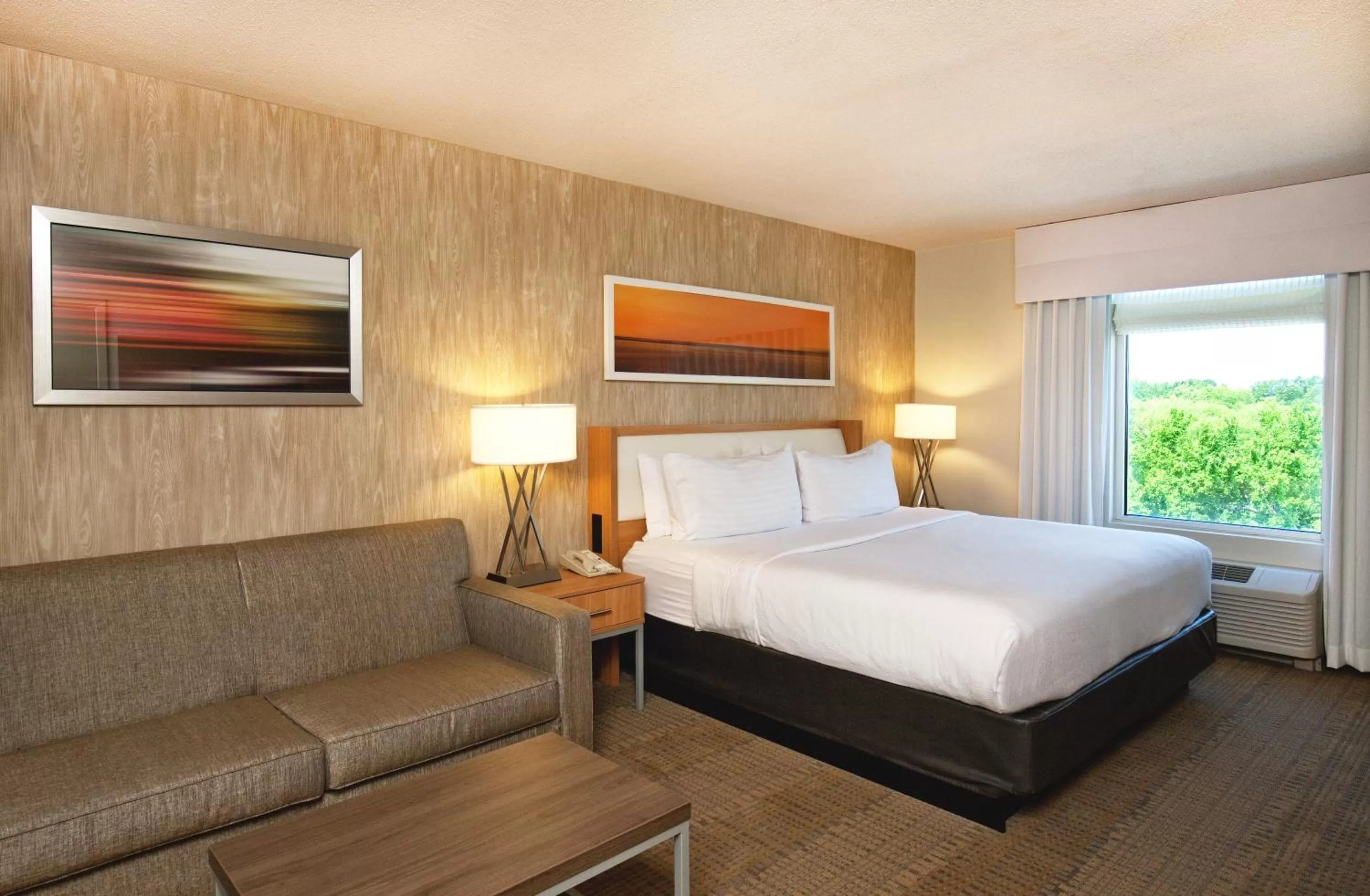 Photo of the whole room, Bed in Holiday Inn Little Rock-Presidential-Downtown by IHG