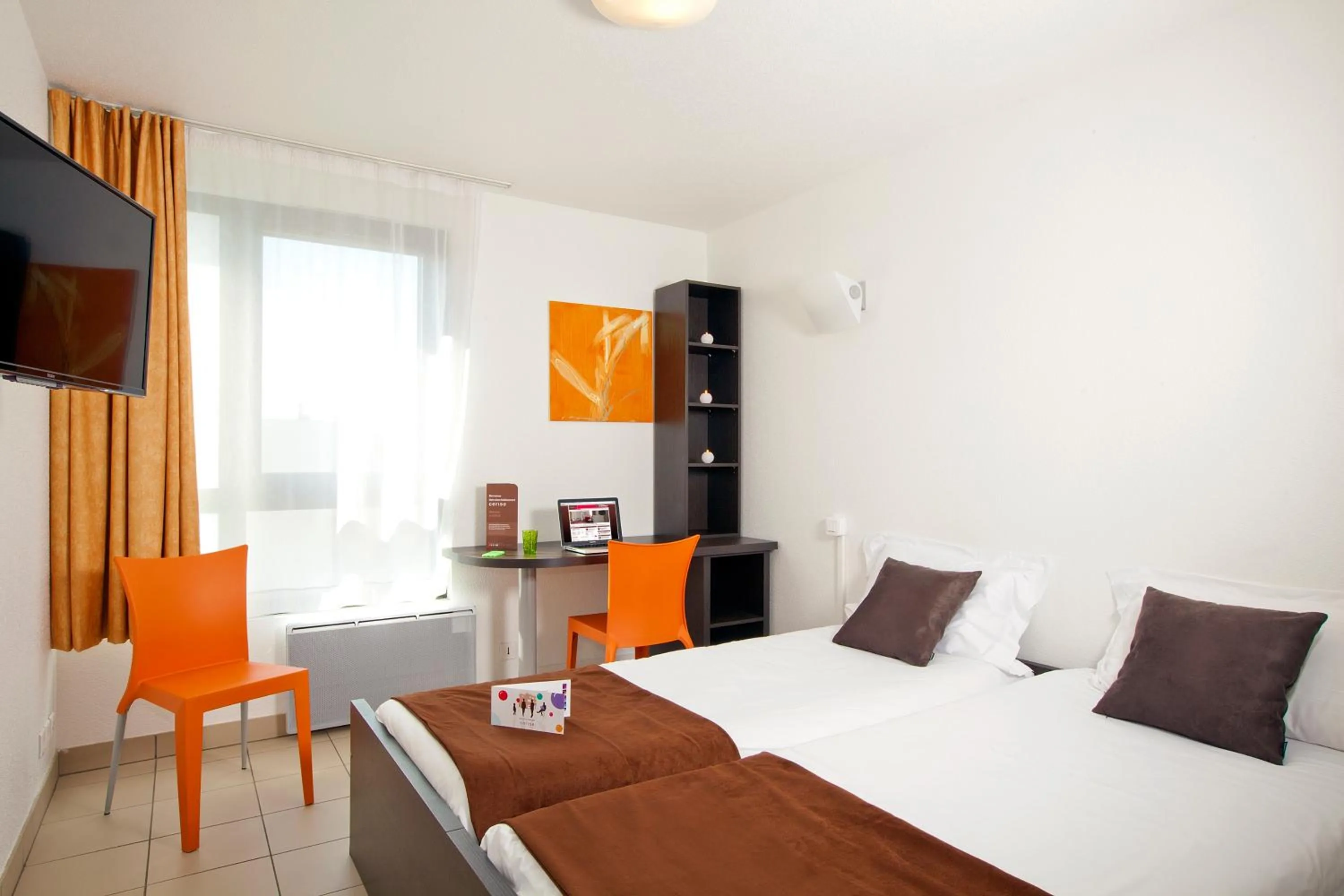 Bed in Cerise Strasbourg Appart Hotel