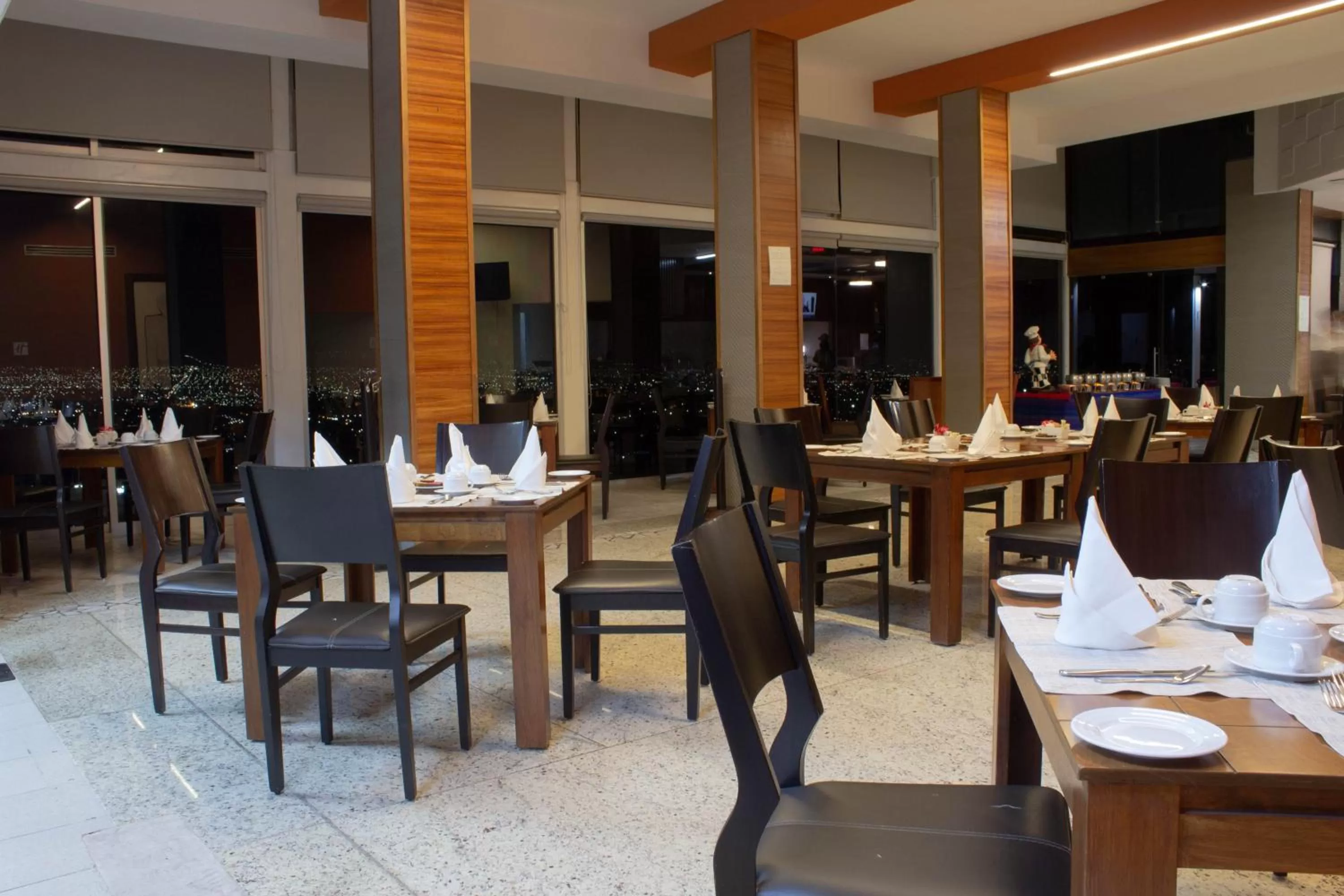 Restaurant/places to eat in Holiday Inn Queretaro Zona Diamante by IHG