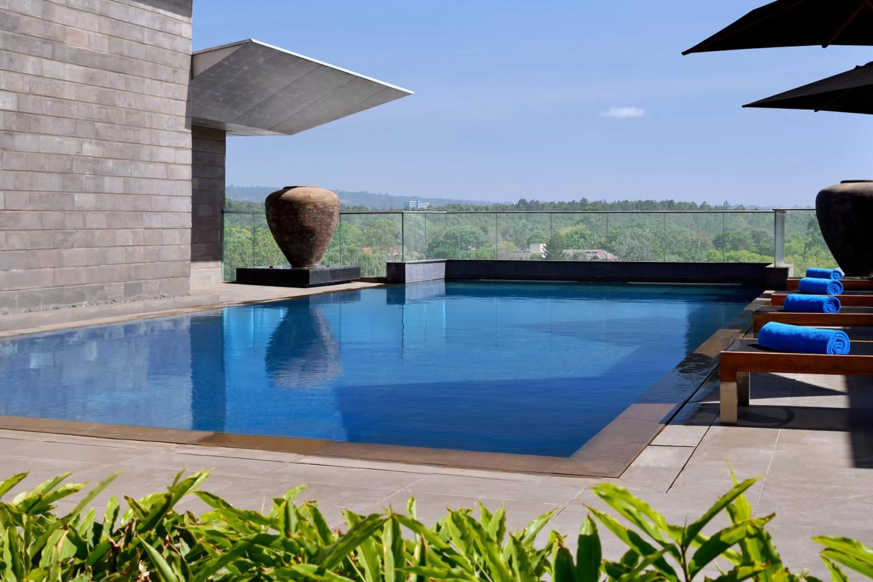 Swimming pool in Sankara Nairobi, Autograph Collection