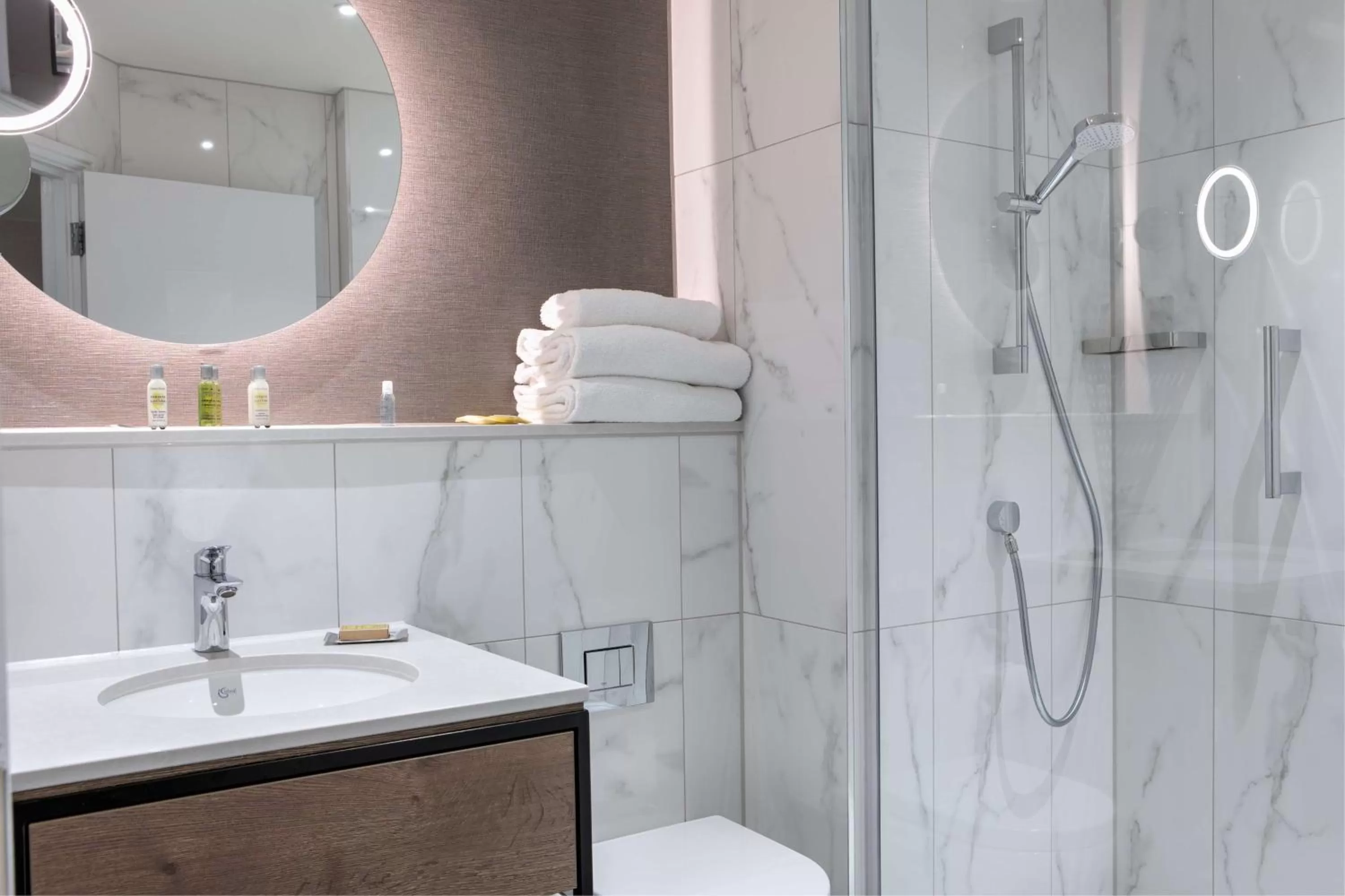 Bathroom in DoubleTree by Hilton London Elstree