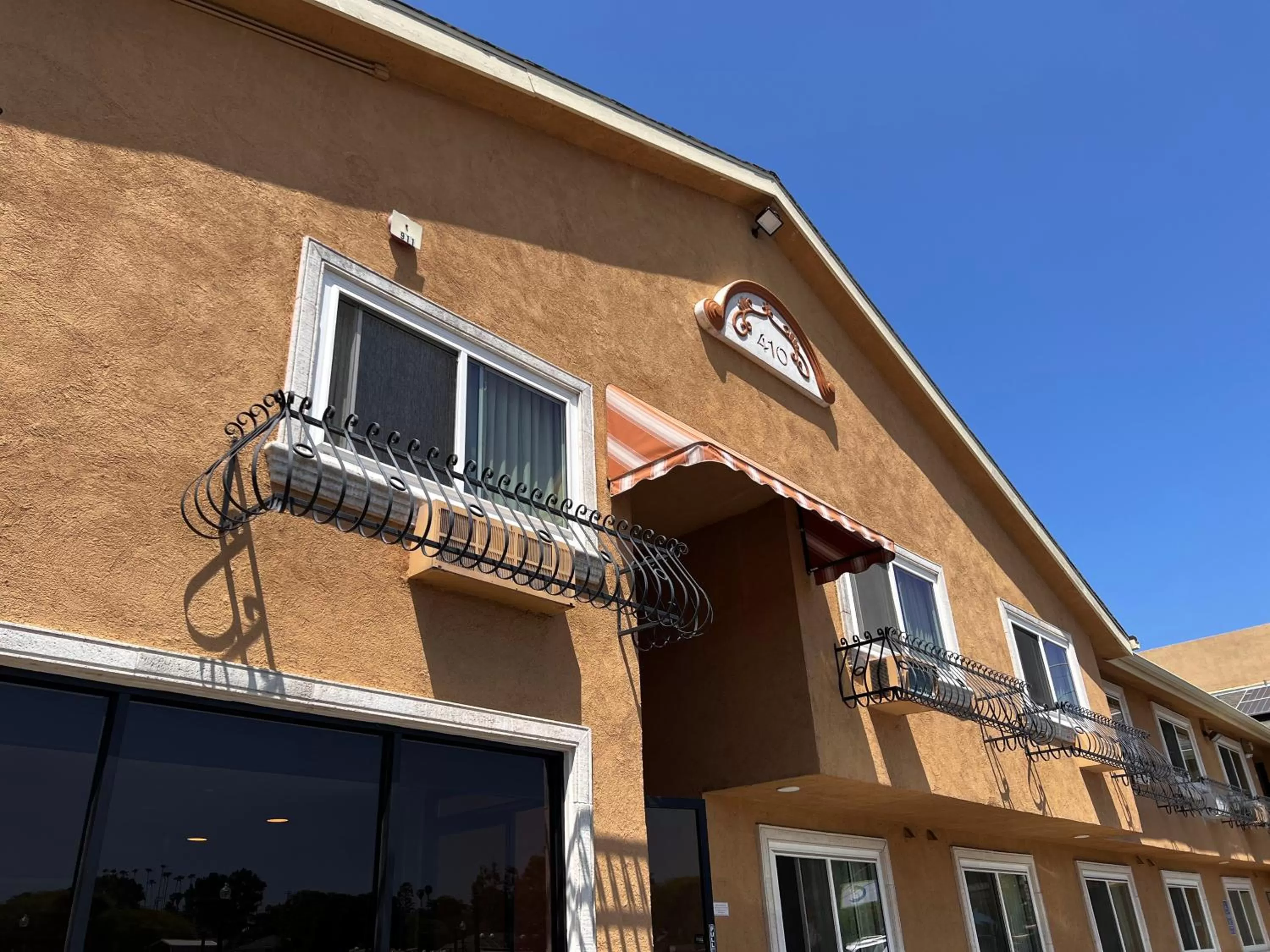 Property building in Brisa Pacific Hotel Encinitas