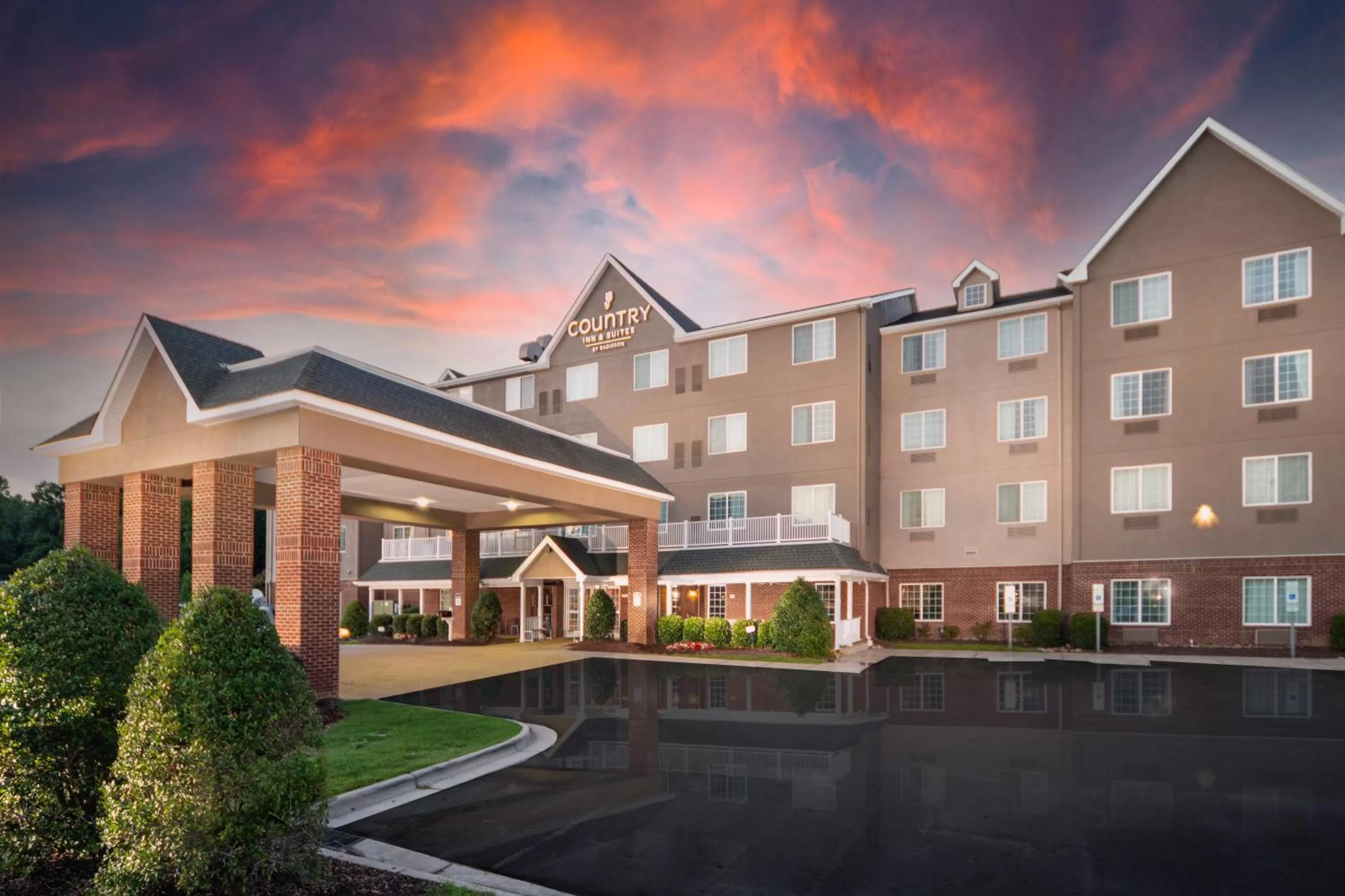 Property building in Country Inn & Suites by Radisson, Rocky Mount, NC