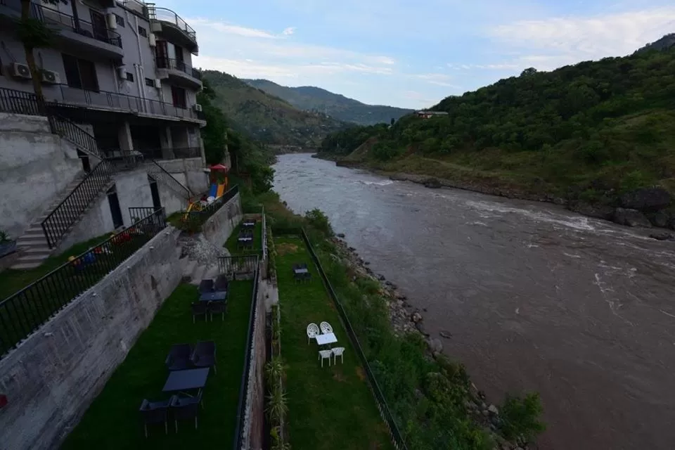 Garden in Hotel La Orilla Muzaffarabad