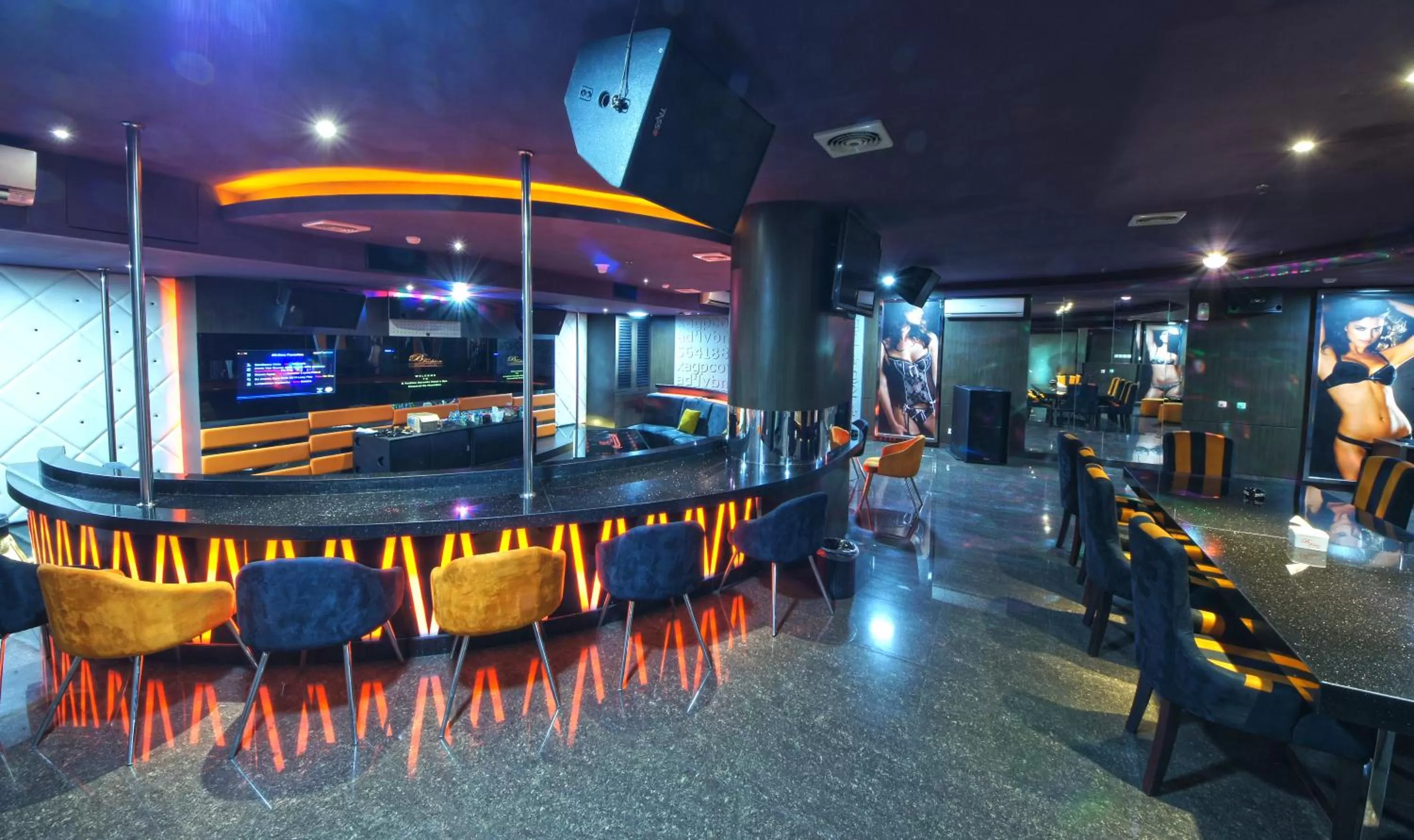 Lounge or bar in B Fashion Hotel