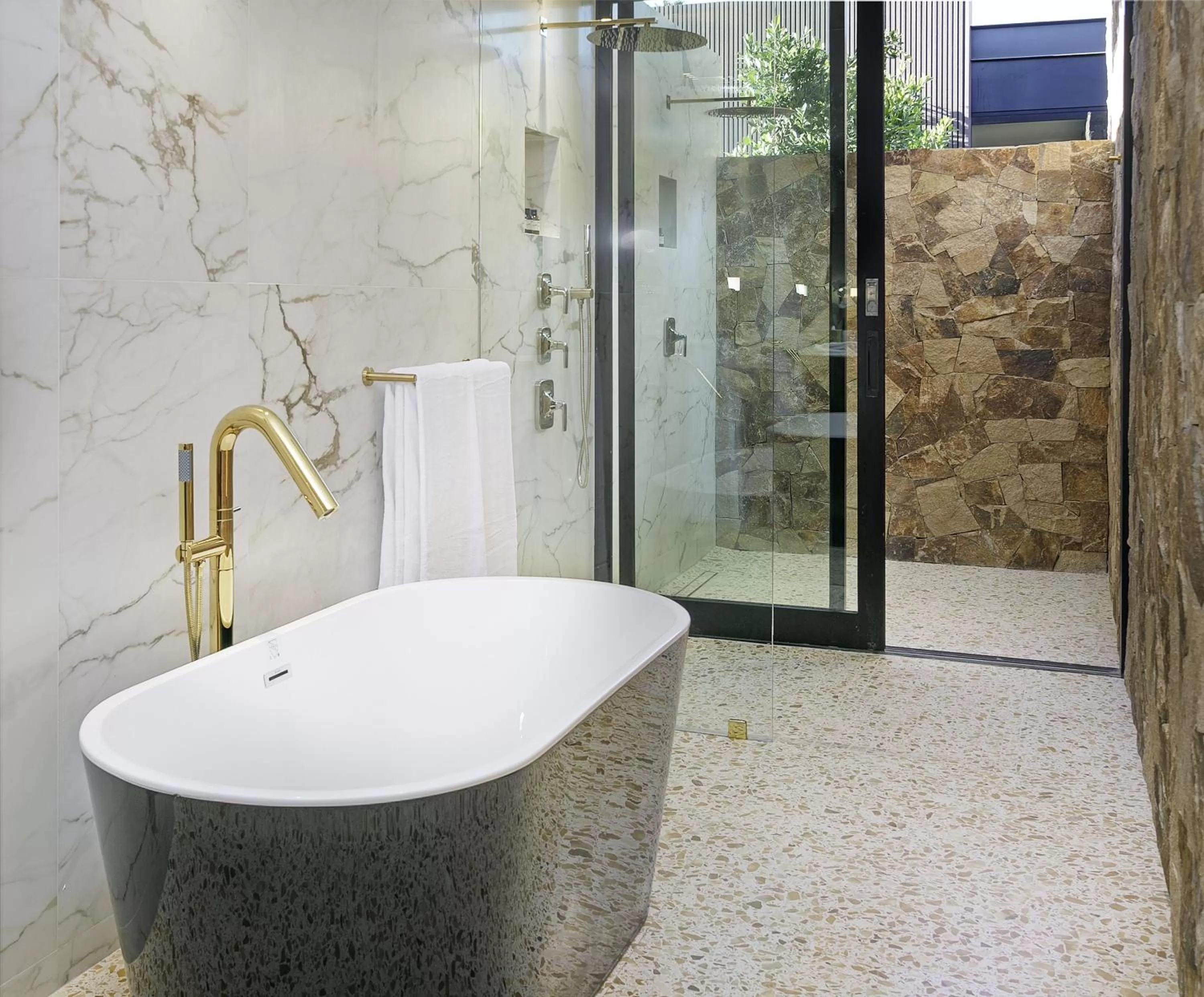 Shower in L'Horizon Resort & Spa, Hermann Bungalows