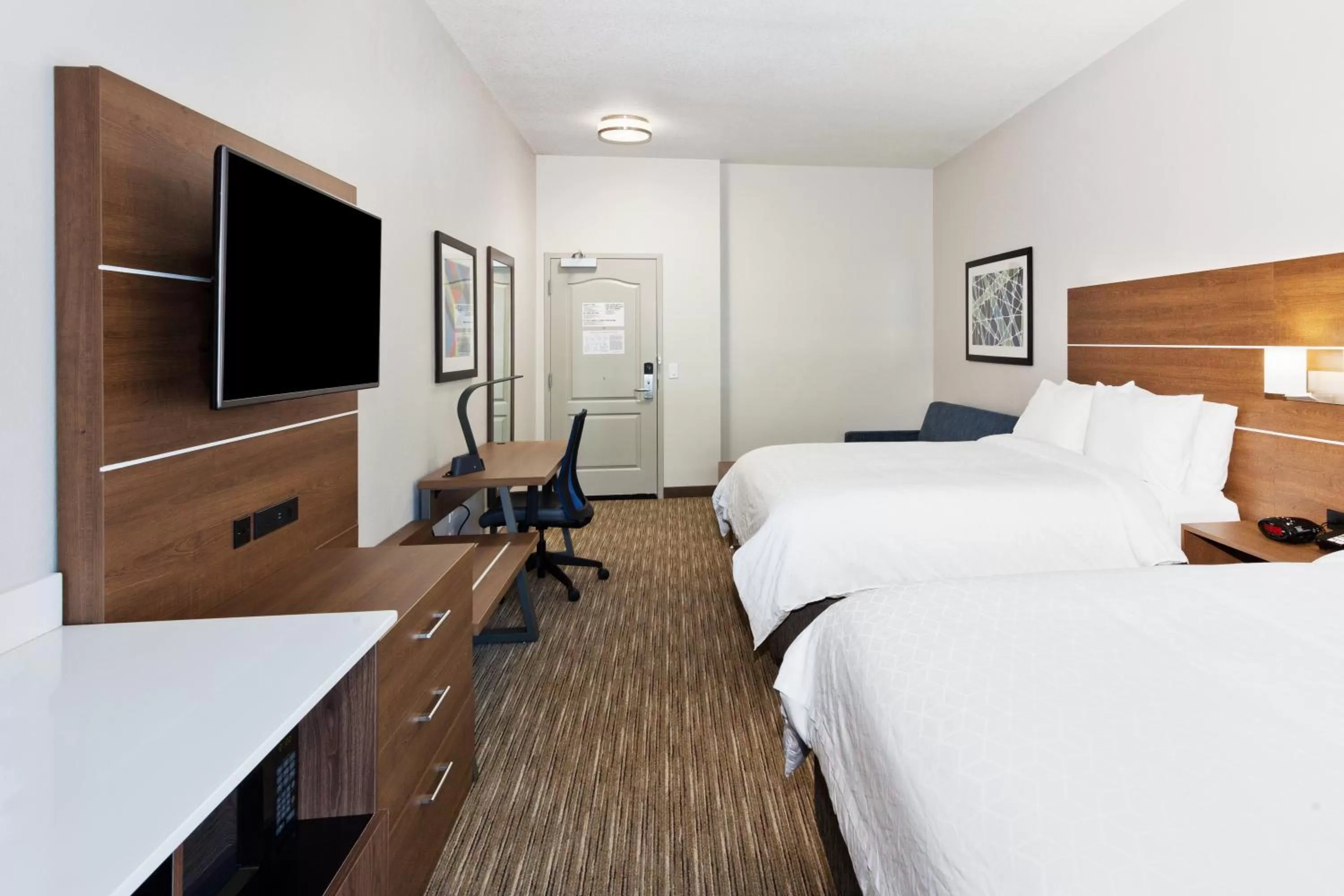 Photo of the whole room, Bed in Holiday Inn Express Rome-East by IHG