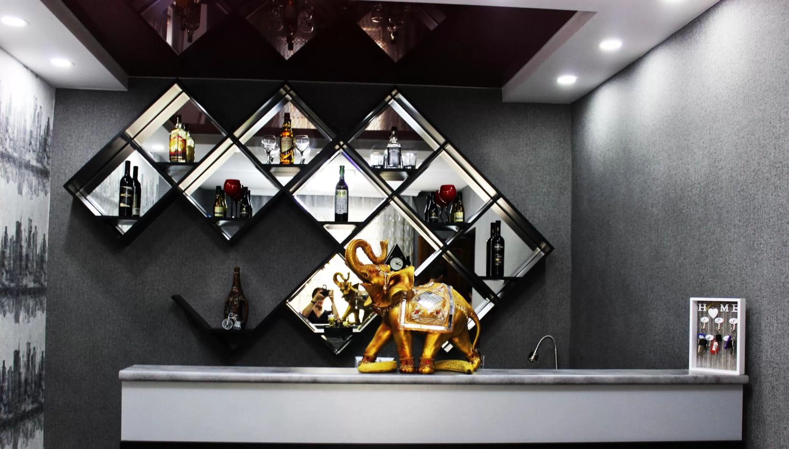 Alcoholic drinks, Lobby/Reception in Golden Way