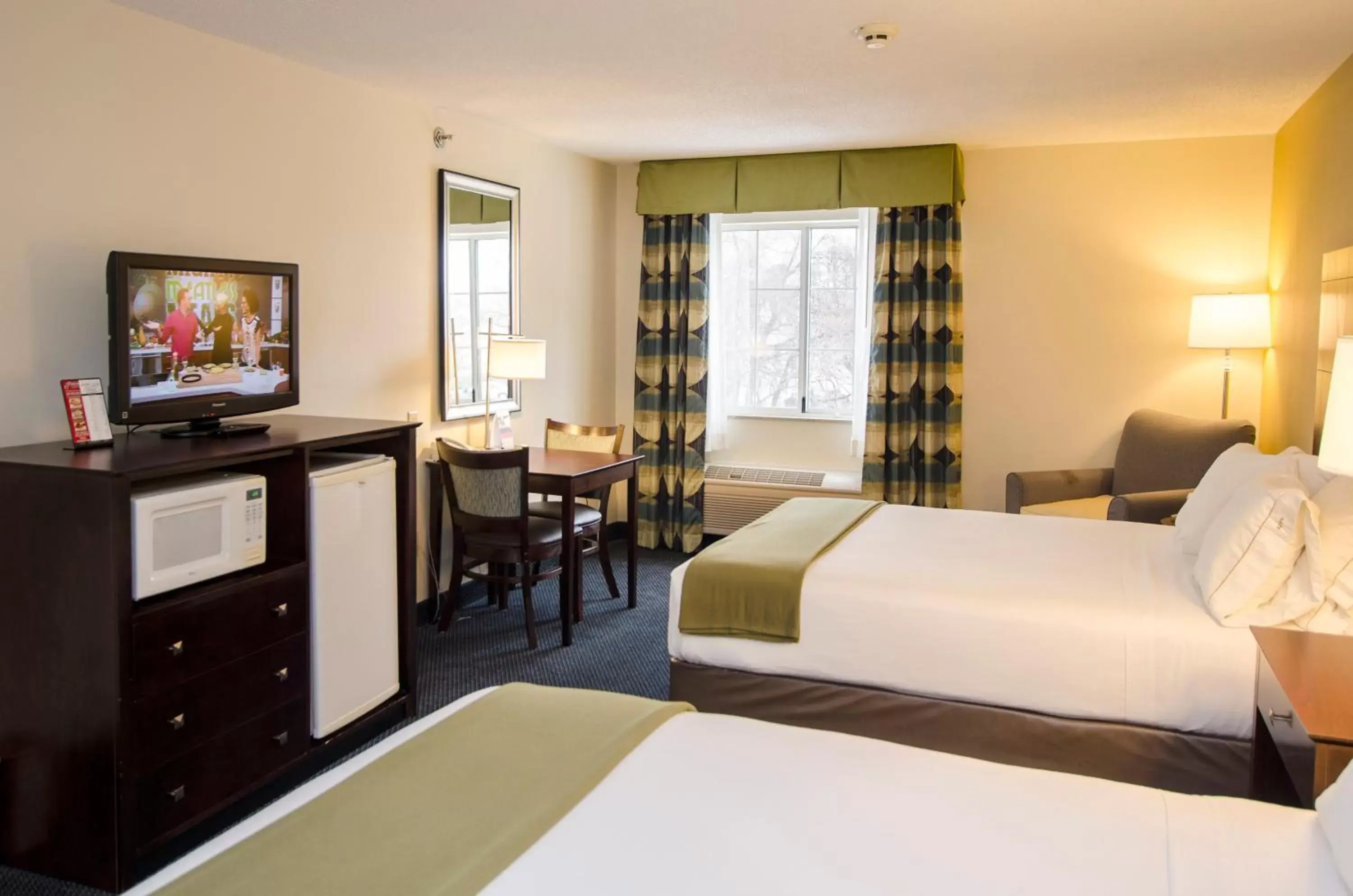 Standard Room with Two Queen Beds in Holiday Inn Express Hotel & Suites-Saint Joseph by IHG Standard Room with Two Queen Beds in Holiday Inn Express Hotel & Suites-Saint Joseph by IHG