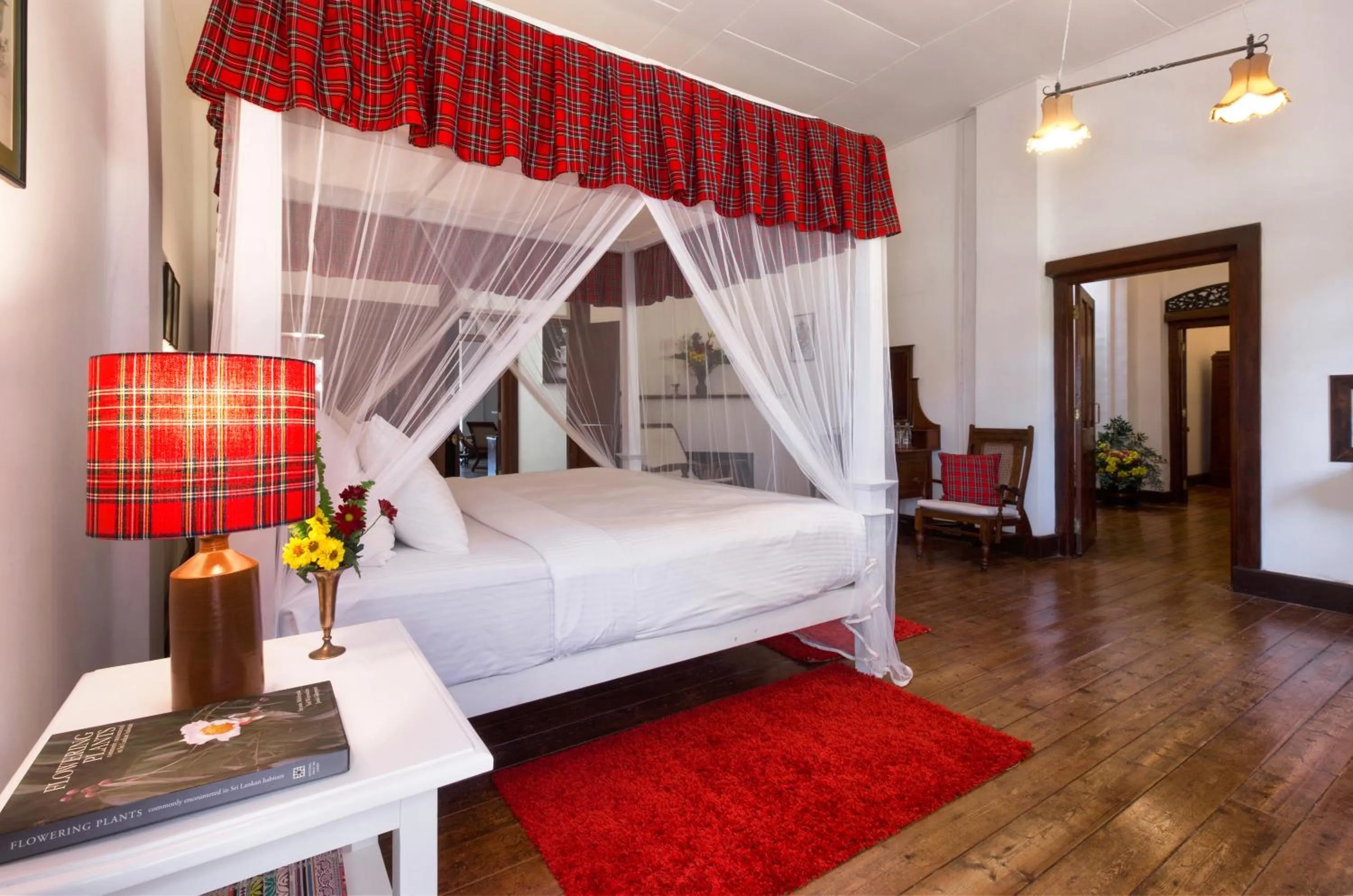 Day, Bed in Scottish Planter Bungalow- Thema Collection