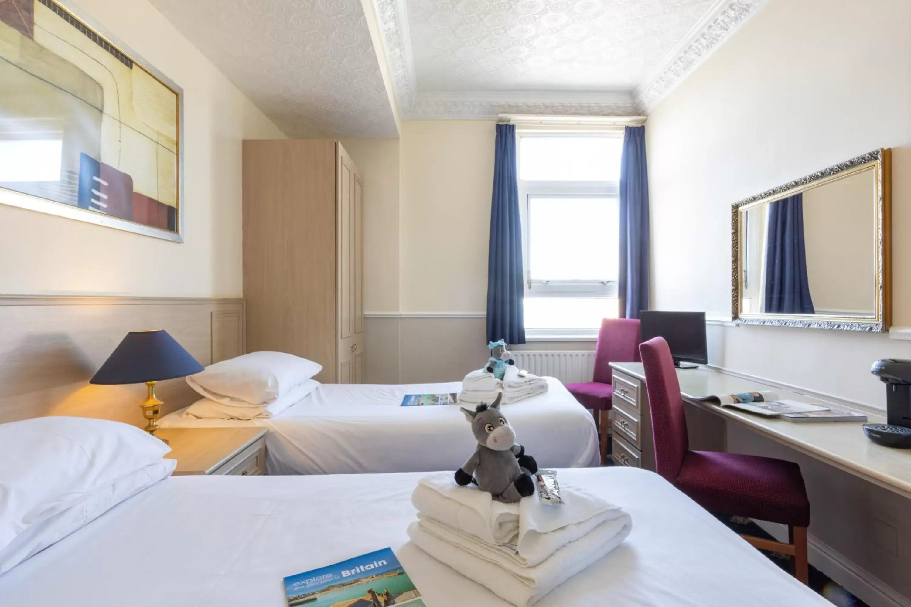 Twin Room with Sea View in The Caledonian Tower Hotel Twin Room with Sea View in The Caledonian Tower Hotel