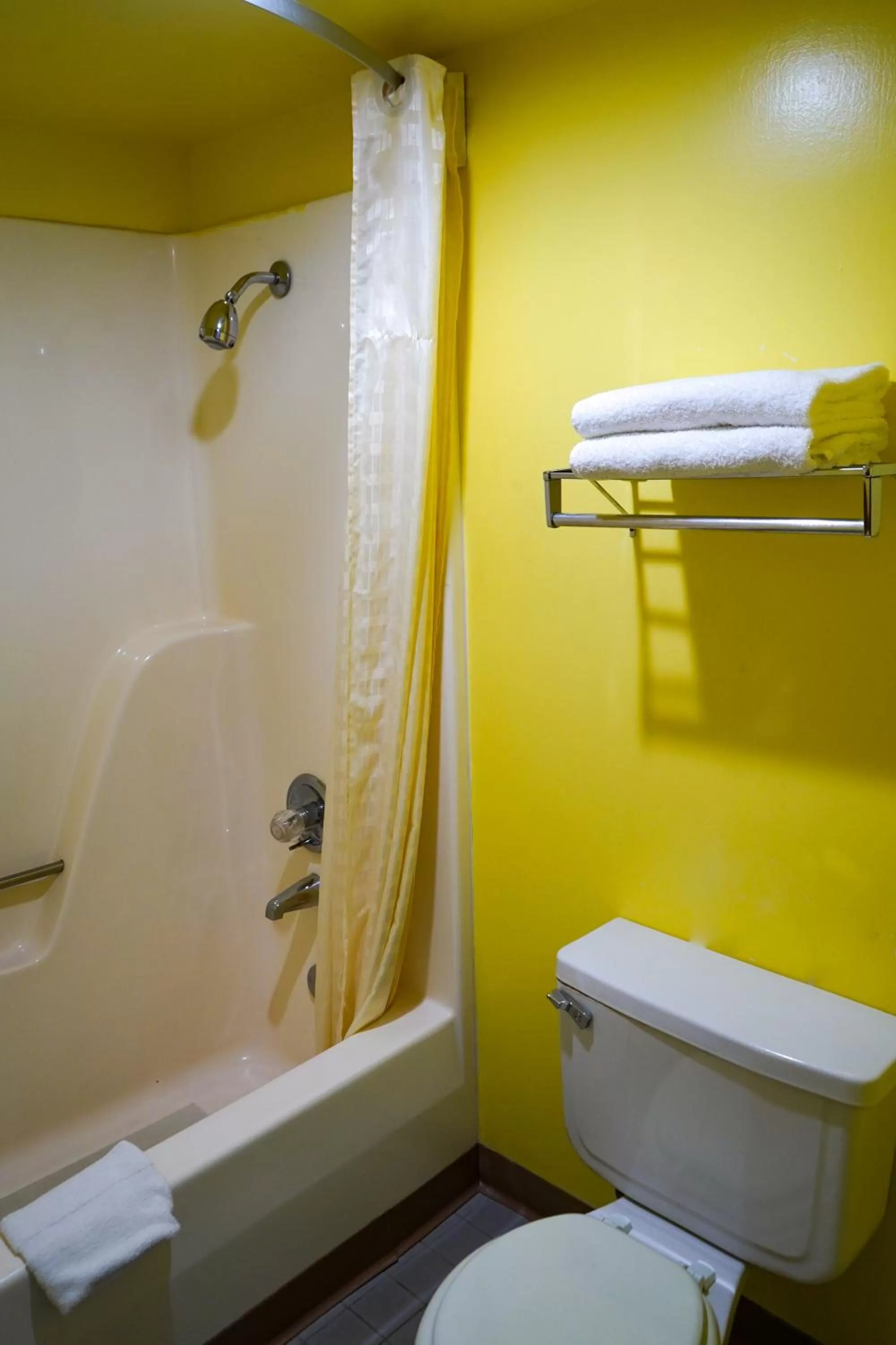 Bathroom in Sunset Inn Clarksville