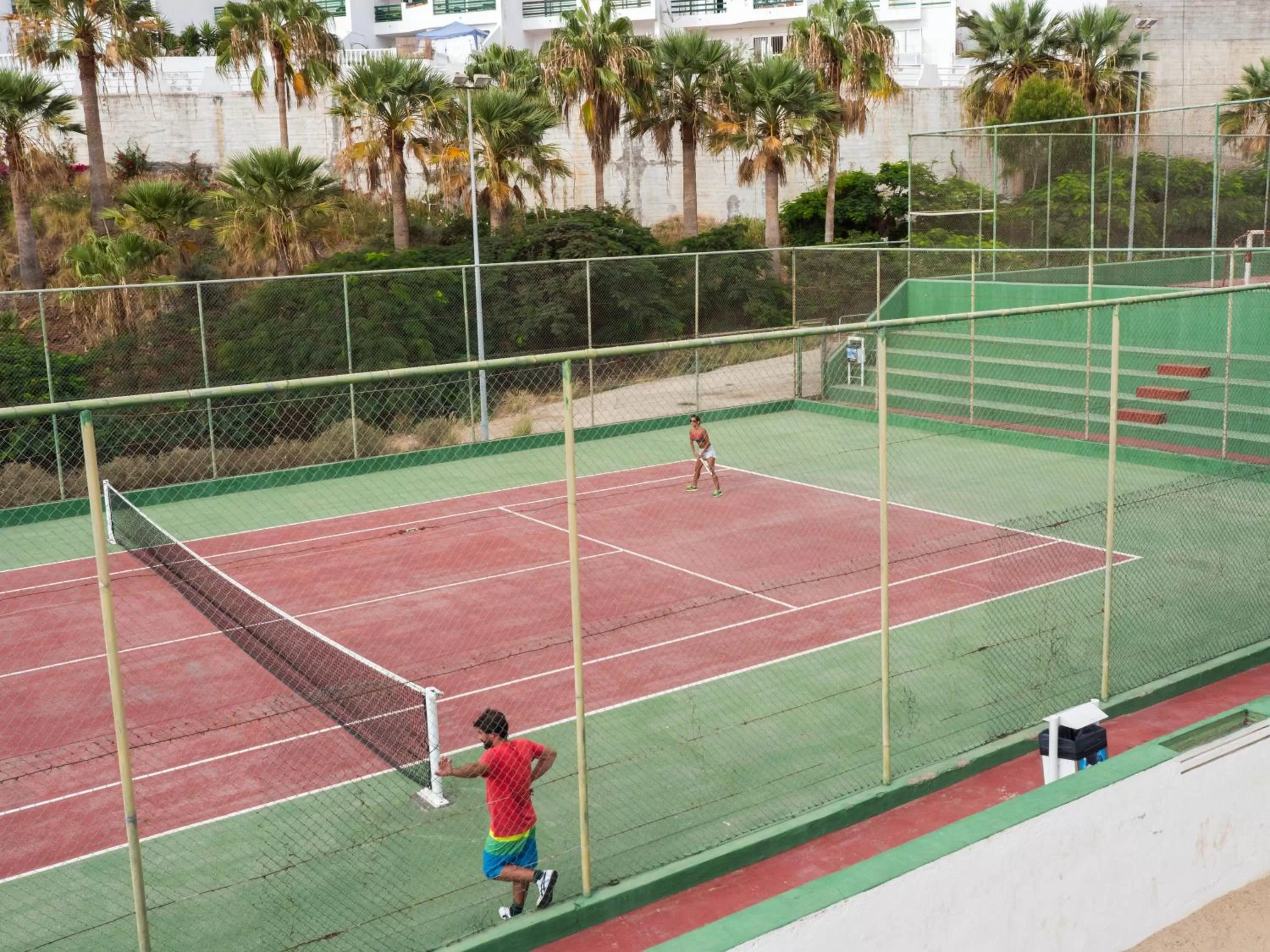 Tennis court in Laguna Park 2