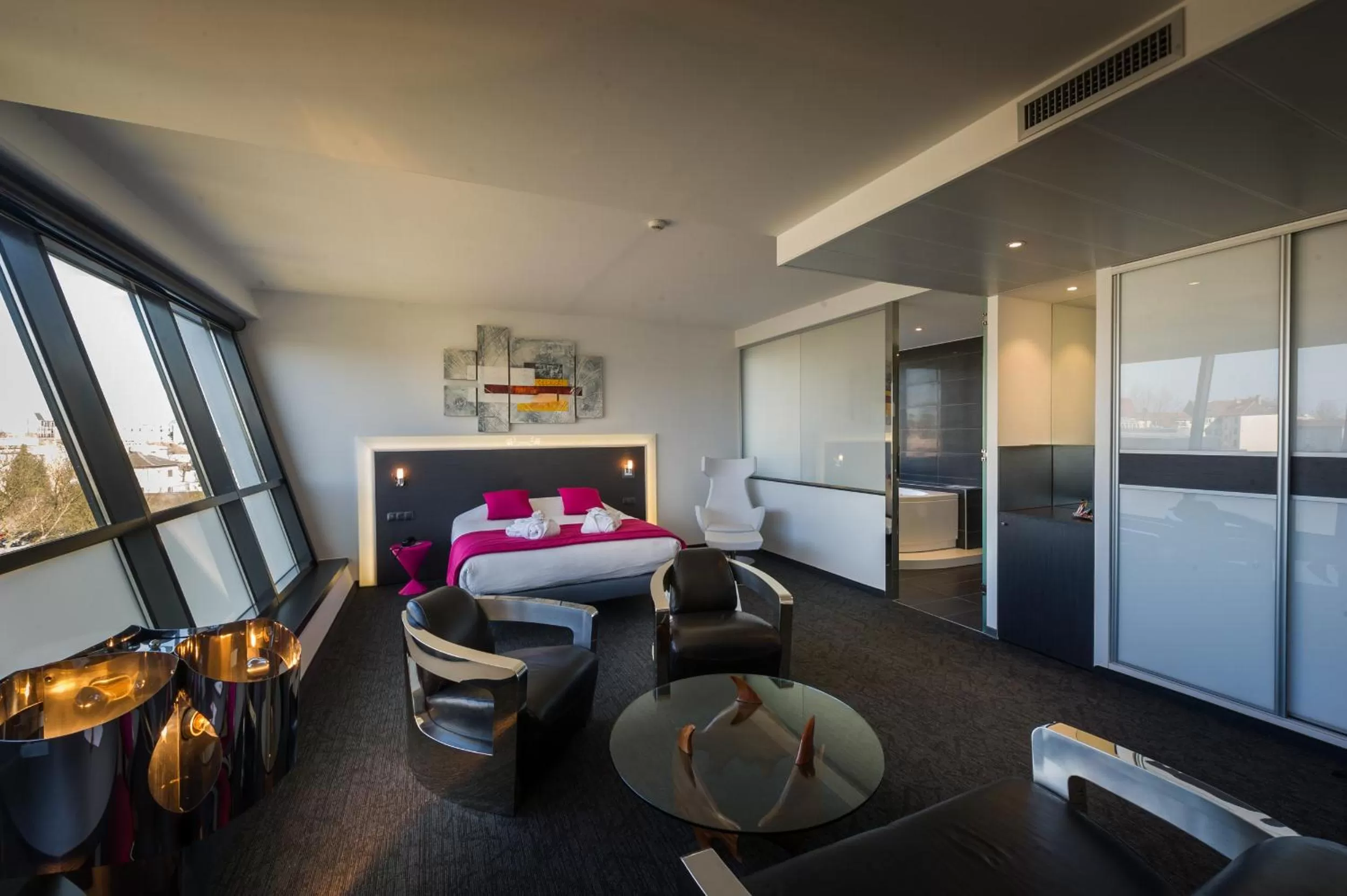 Bedroom, Bed in Hôtel Restaurant Athena Spa