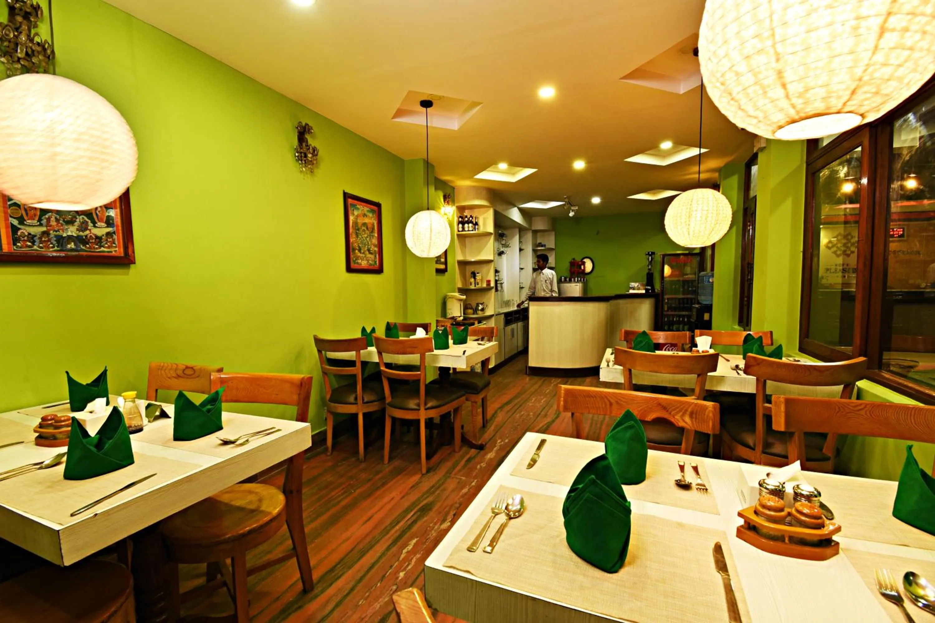 Restaurant/places to eat in Hotel Pleasure Home