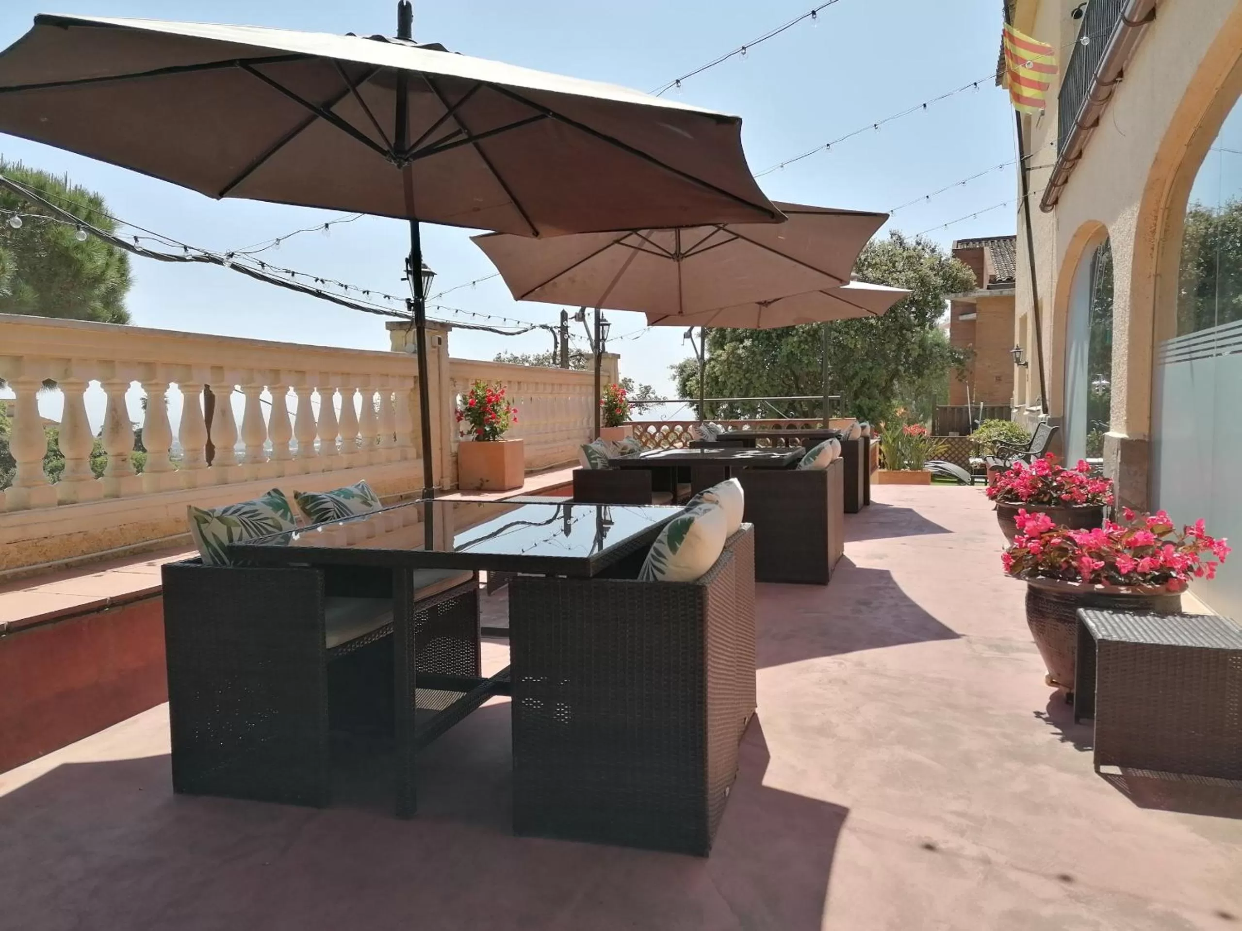 Patio in Cal Music B&B