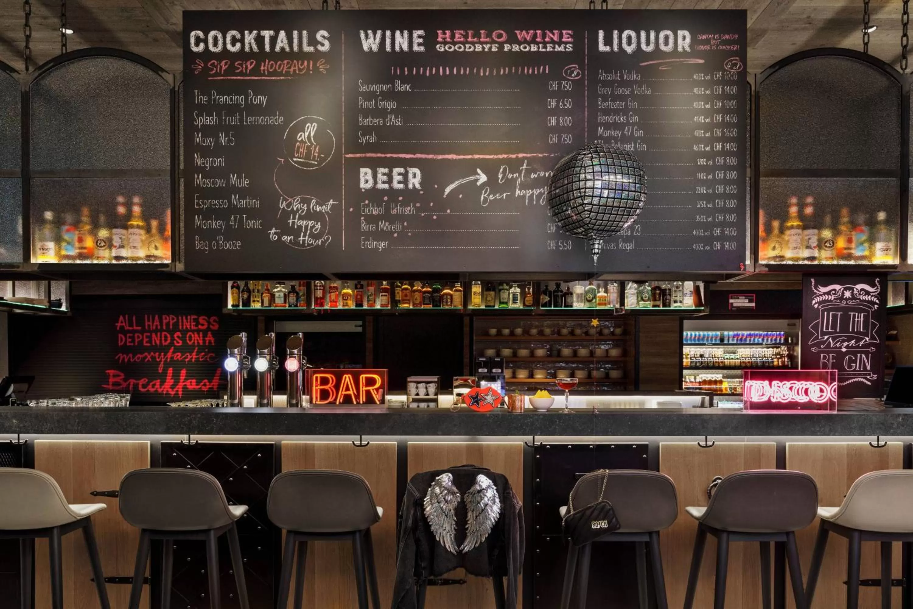 Lounge or bar in Moxy Bern Expo