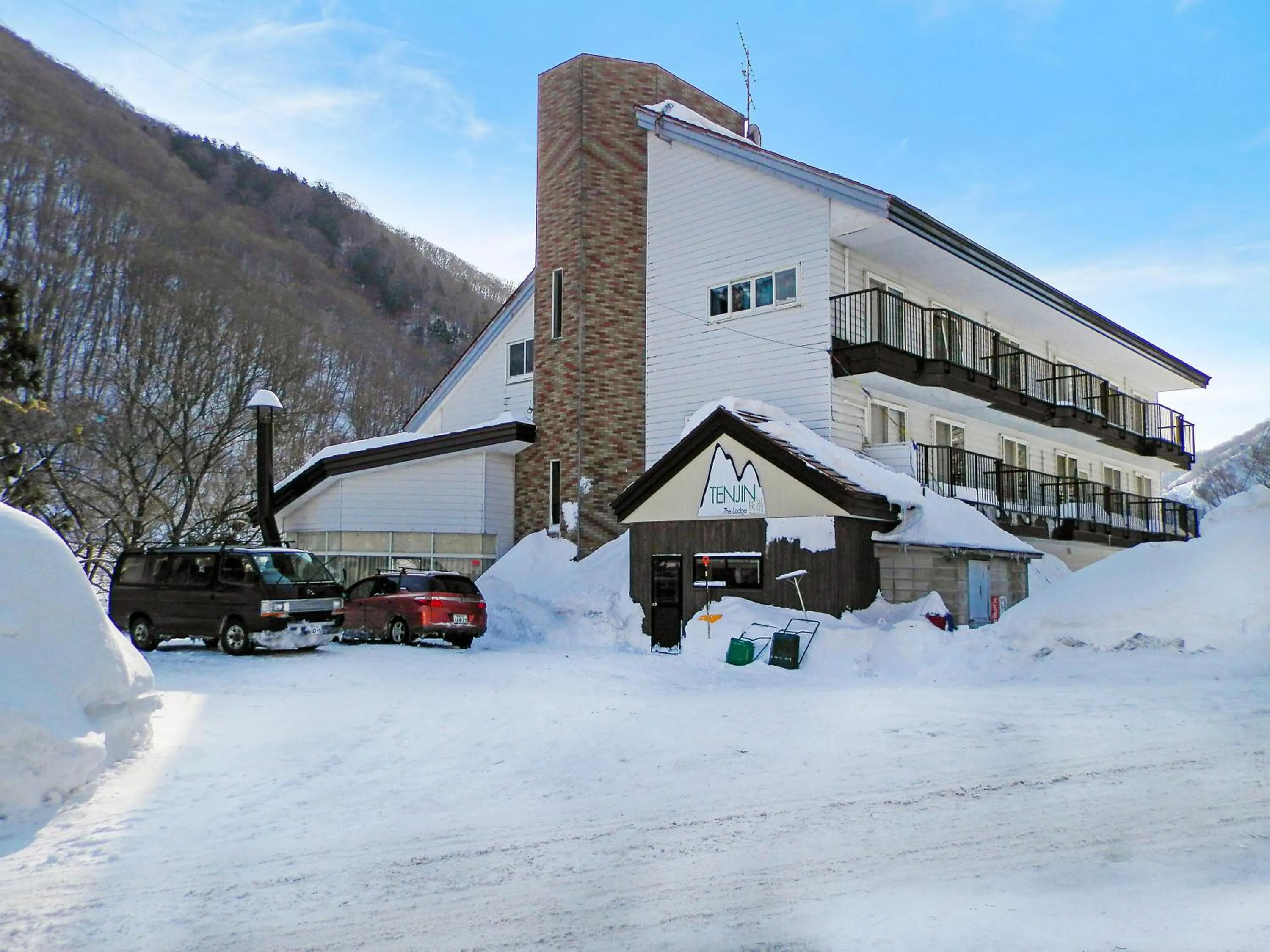 Facade/entrance in Tenjin Lodge