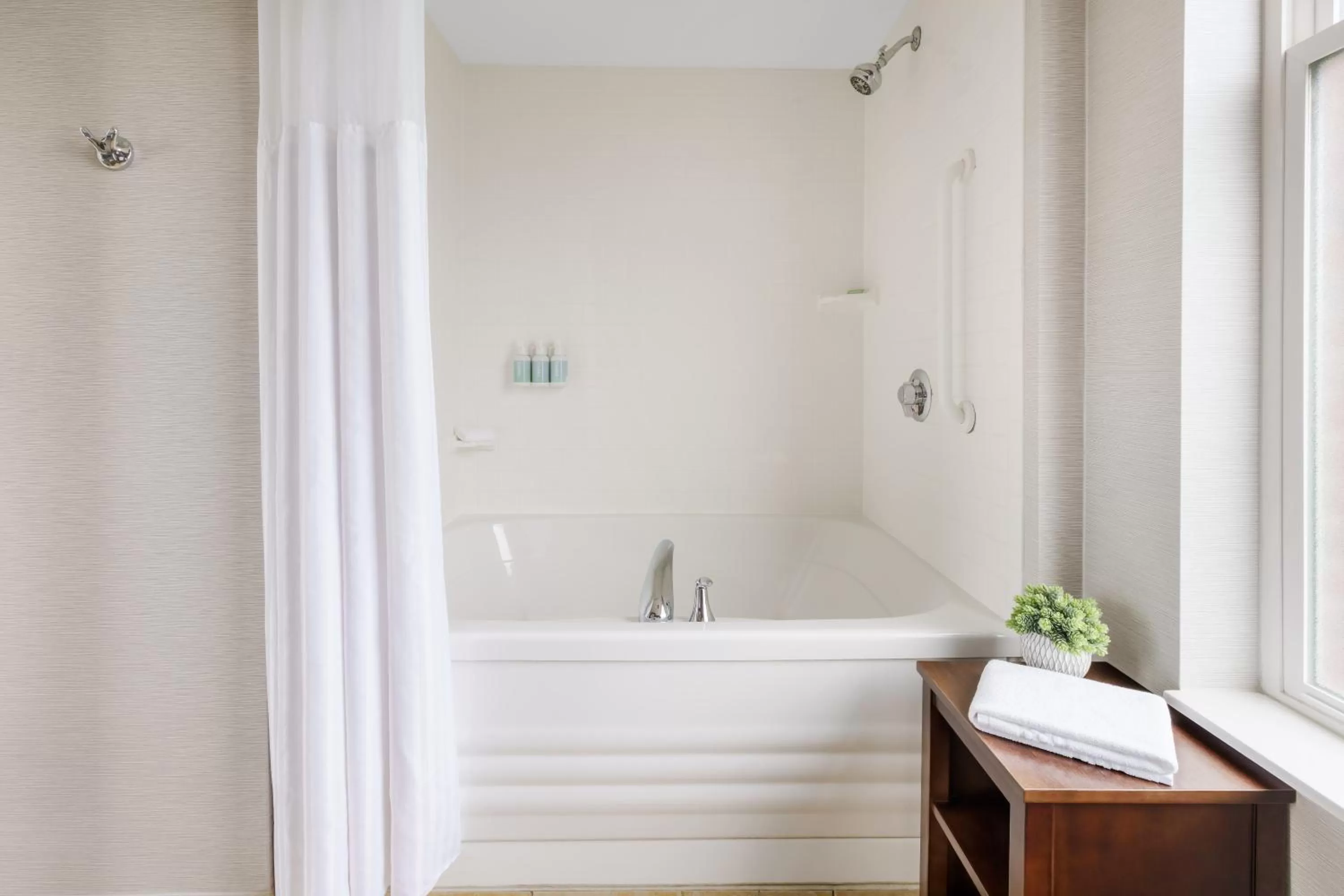 Bathroom in Courtyard Keene Downtown