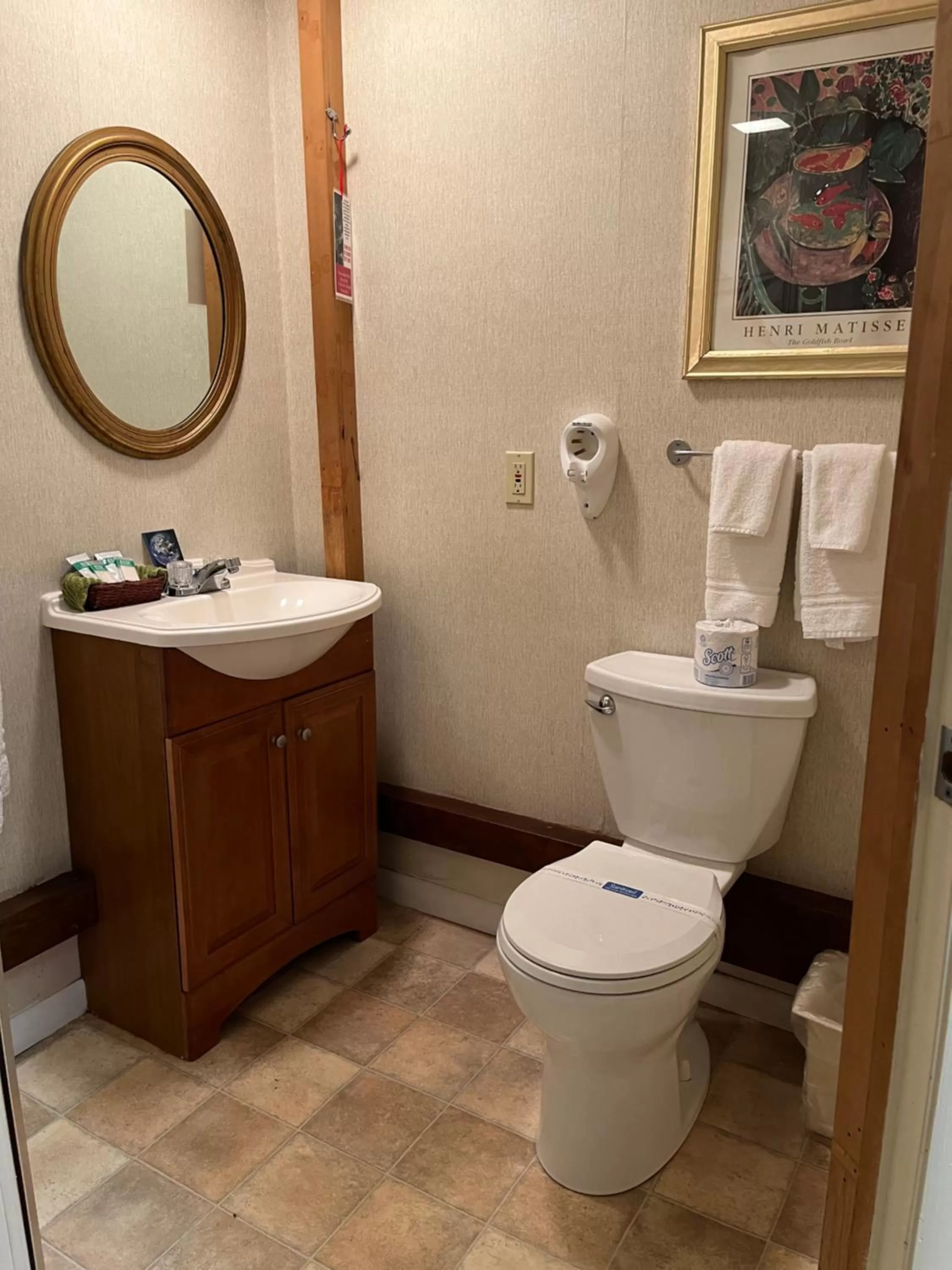 Toilet in Vinehurst Inn & Suites