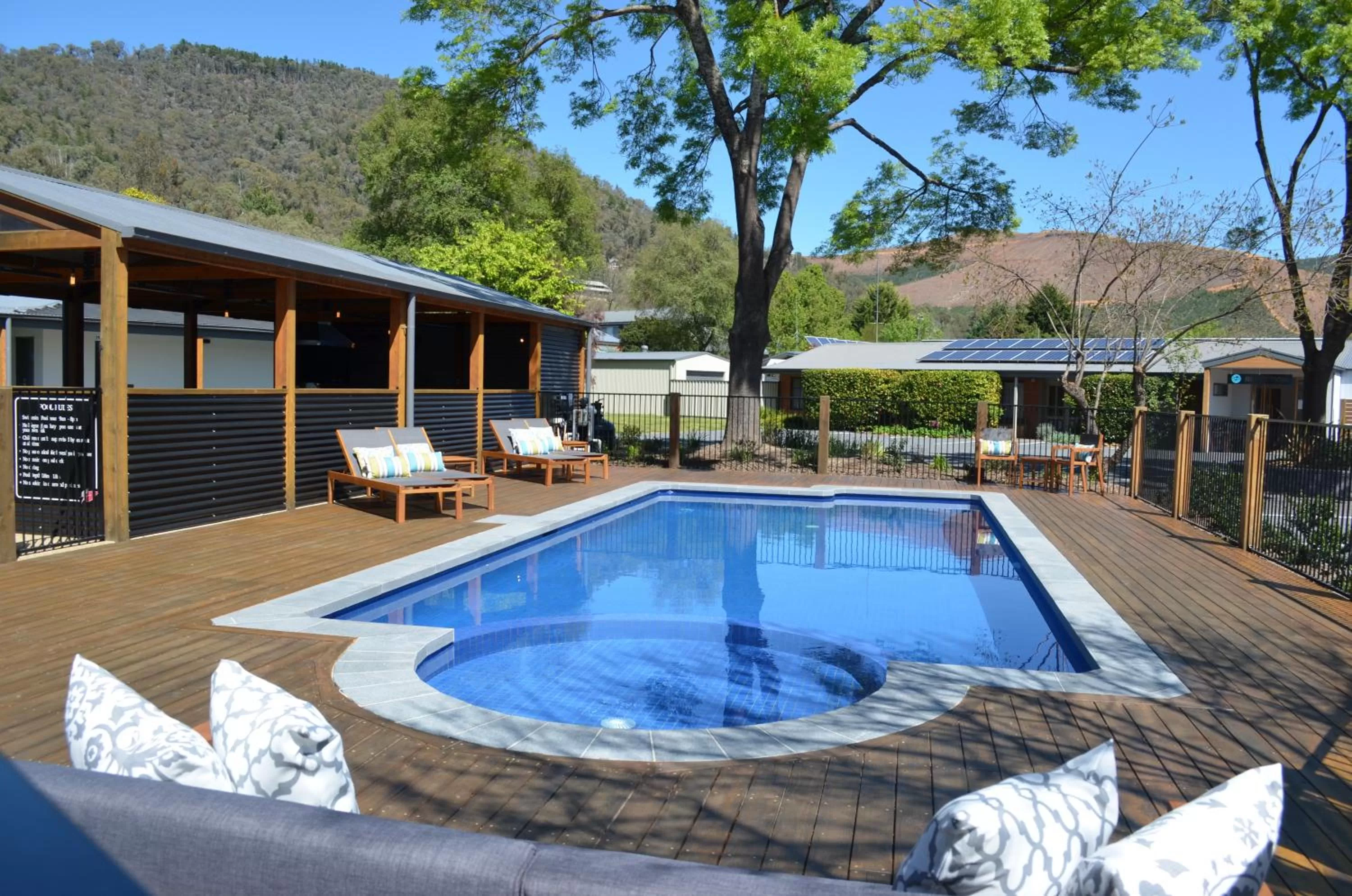 Swimming Pool in Bright Colonial Motel
