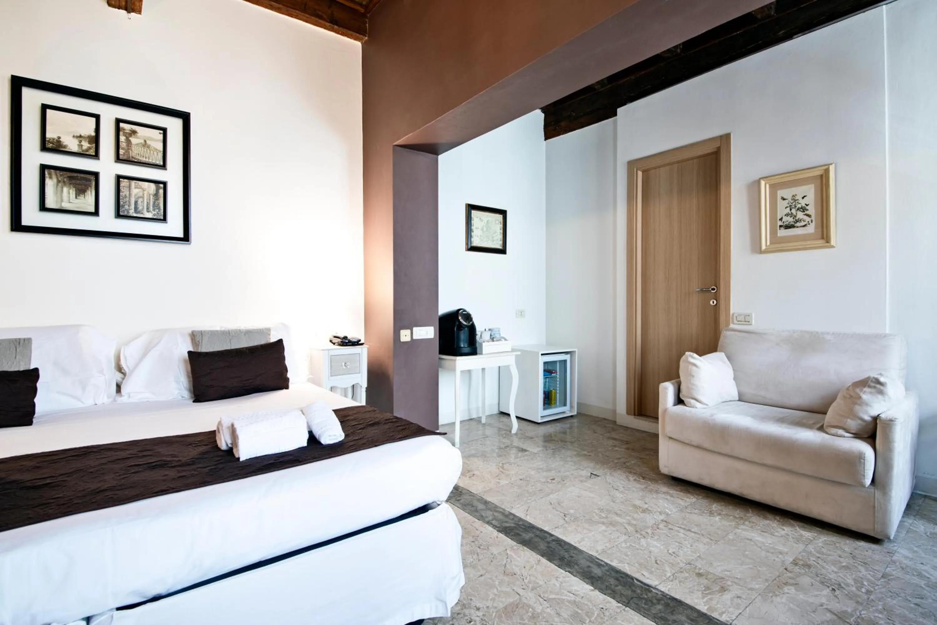 Bed in Hotel Broletto - Centro Storico