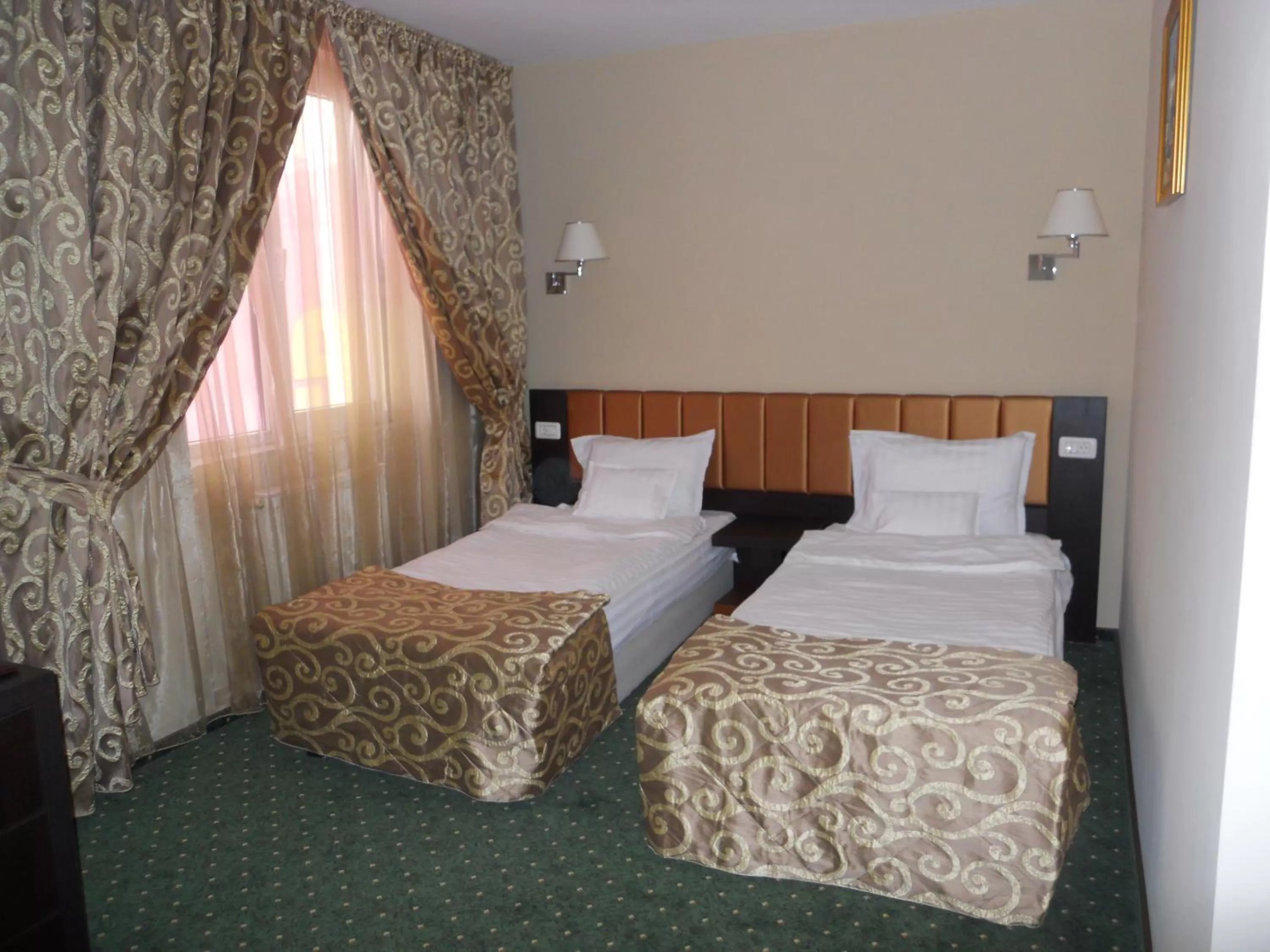 Day, Bed in Hotel Bistrita