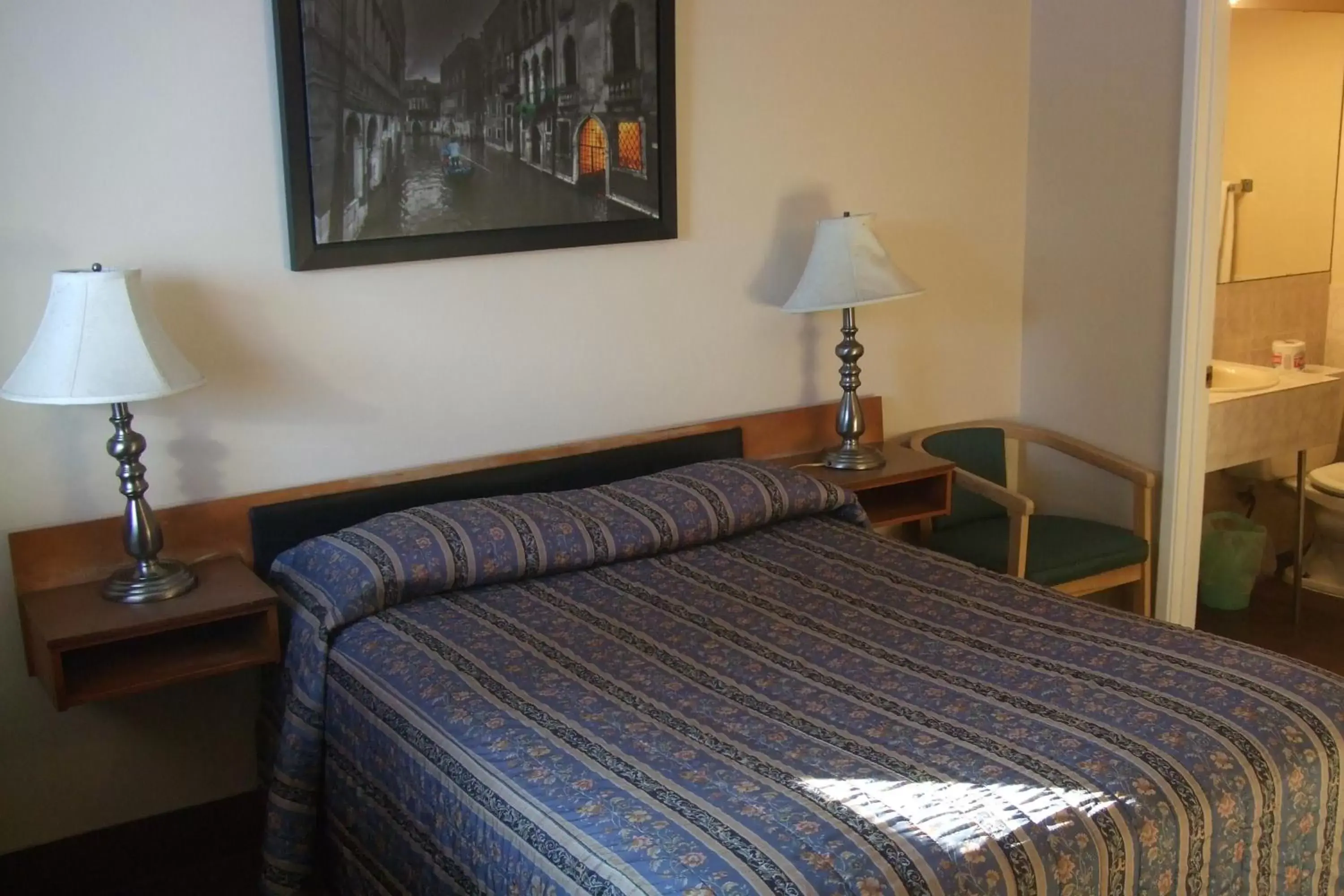 Budget Single Room - single occupancy in Trailside Inn Budget Single Room - single occupancy in Trailside Inn