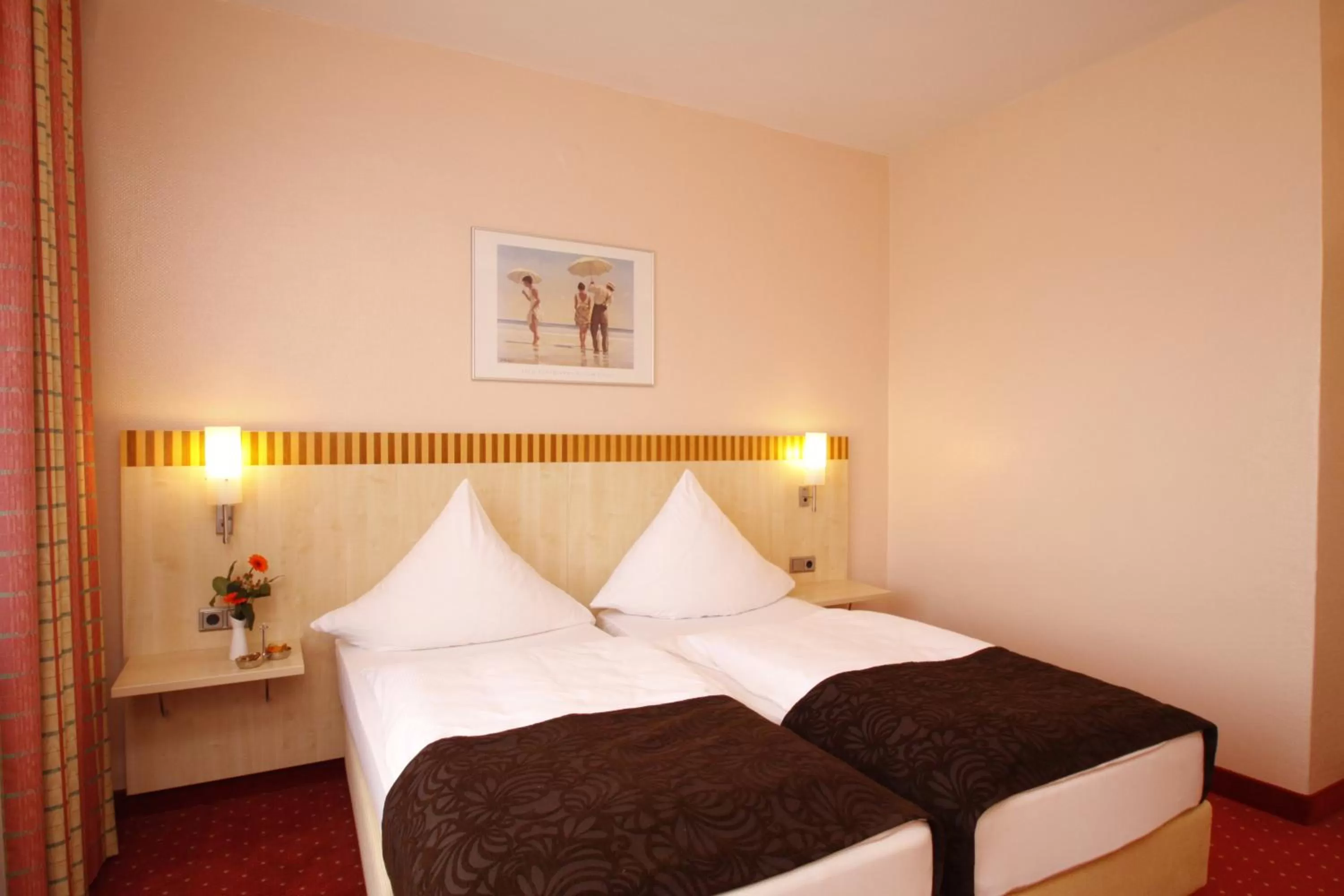 Photo of the whole room, Bed in Hotel Kaiserhof Wesel