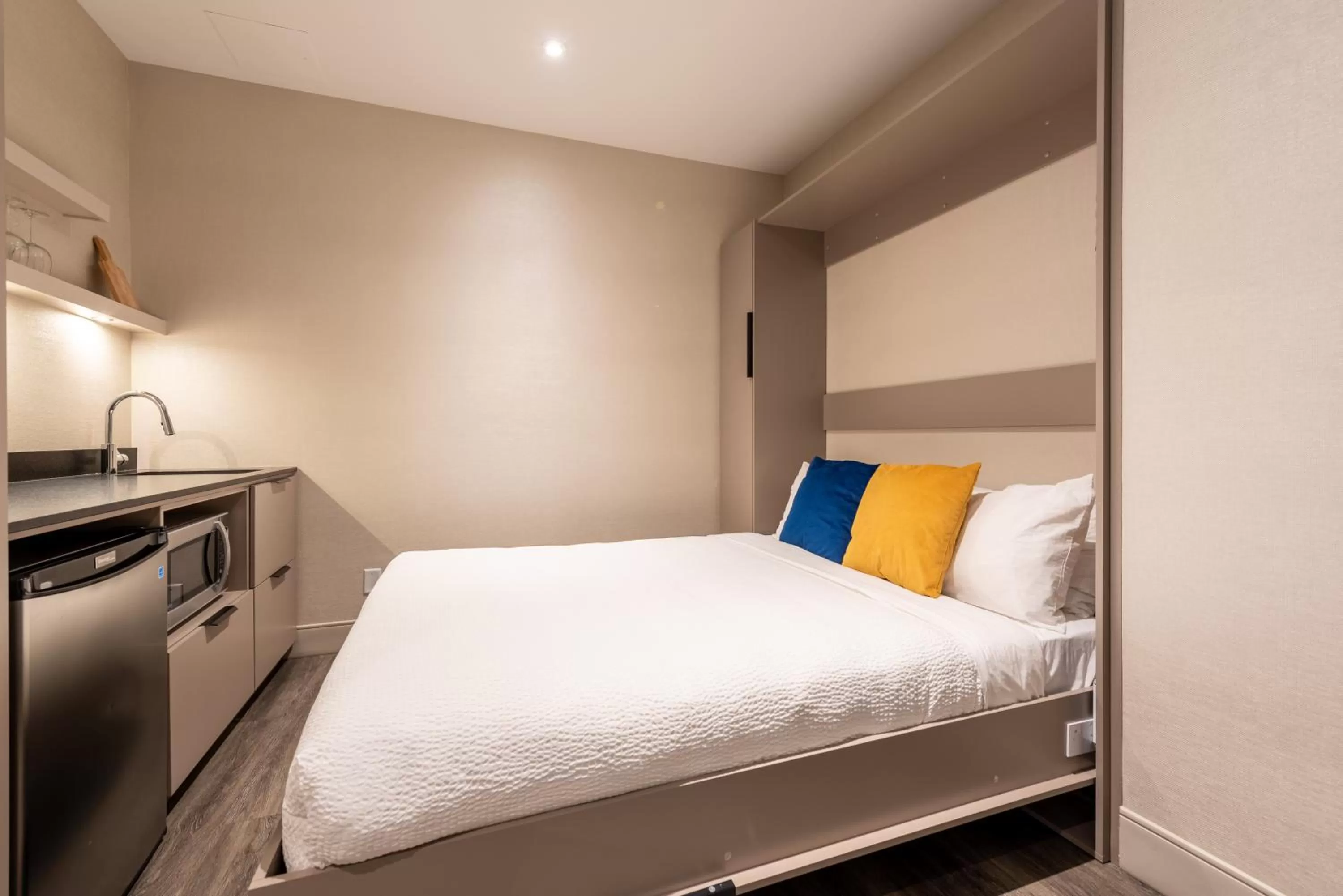 Bedroom, Bed in Hotel Royal William, an Ascend Collection Hotel