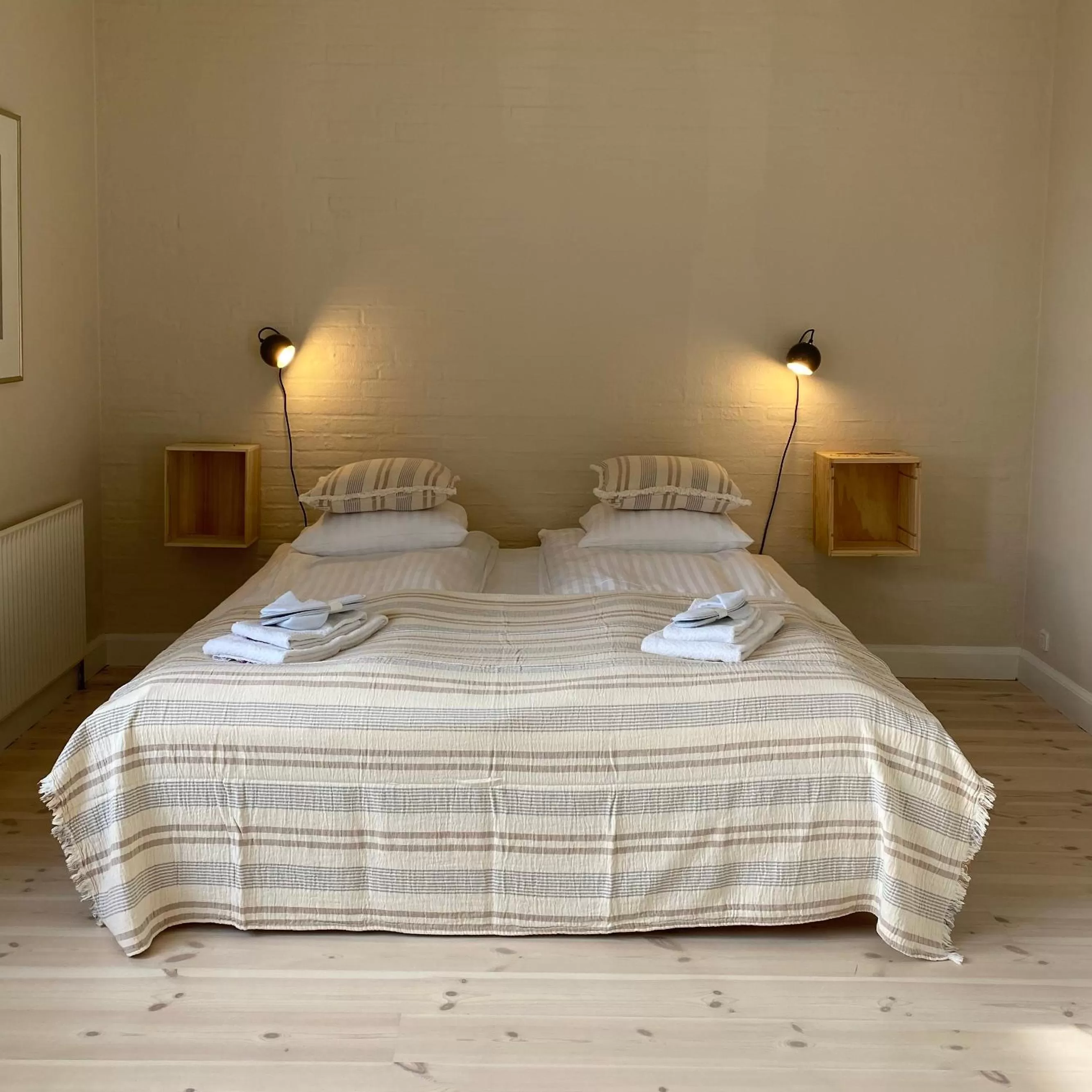 Bedroom, Bed in Rødvig Kro og Badehotel