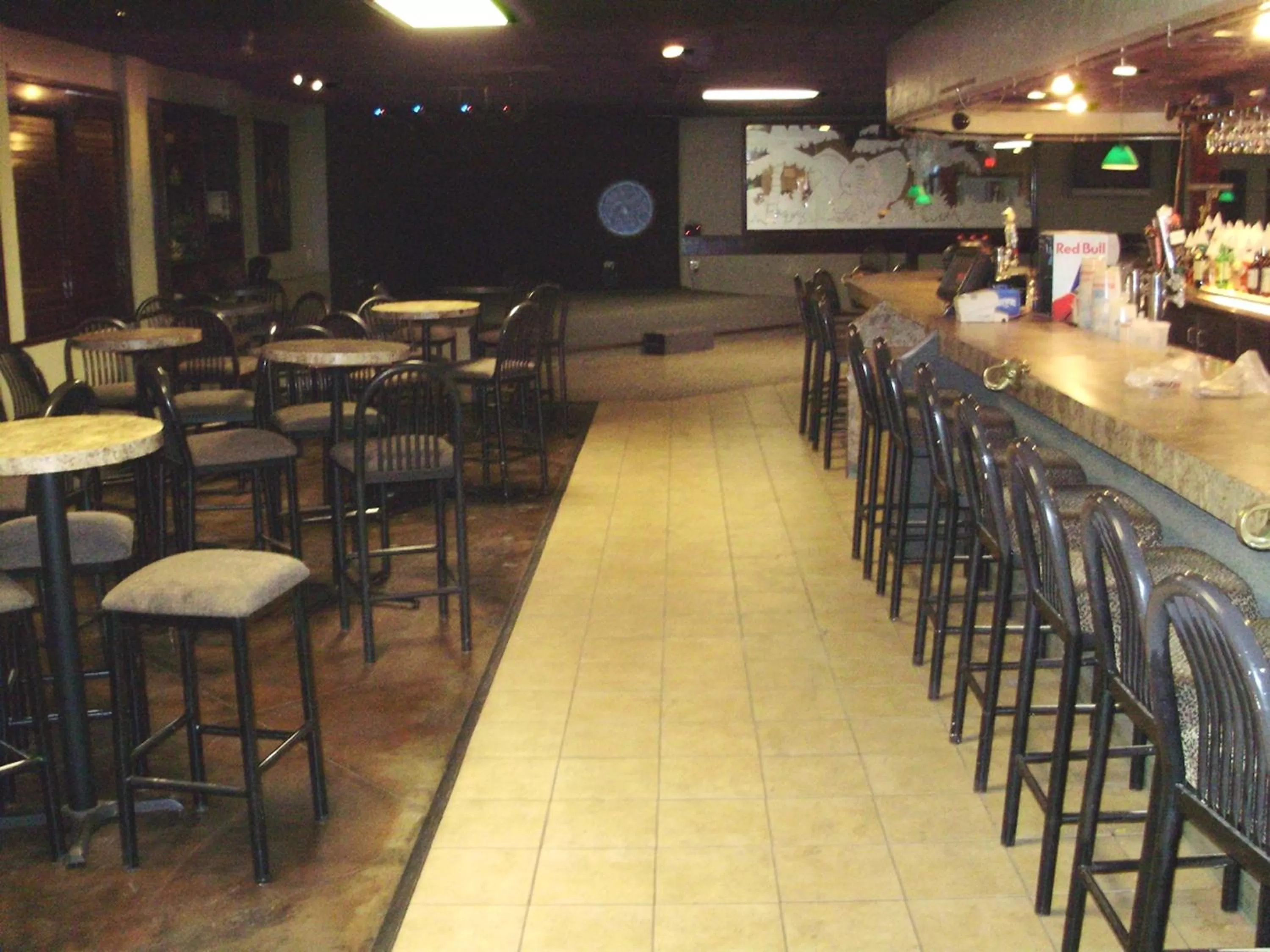 Lounge or bar in Trade Winds Central Inn