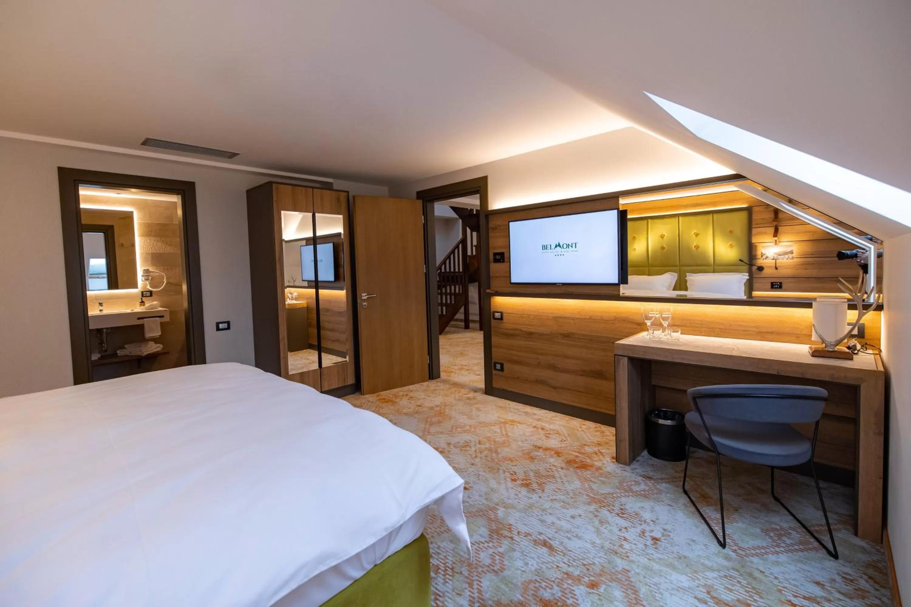 TV and multimedia, Bed in Hotel Belmont & Spa