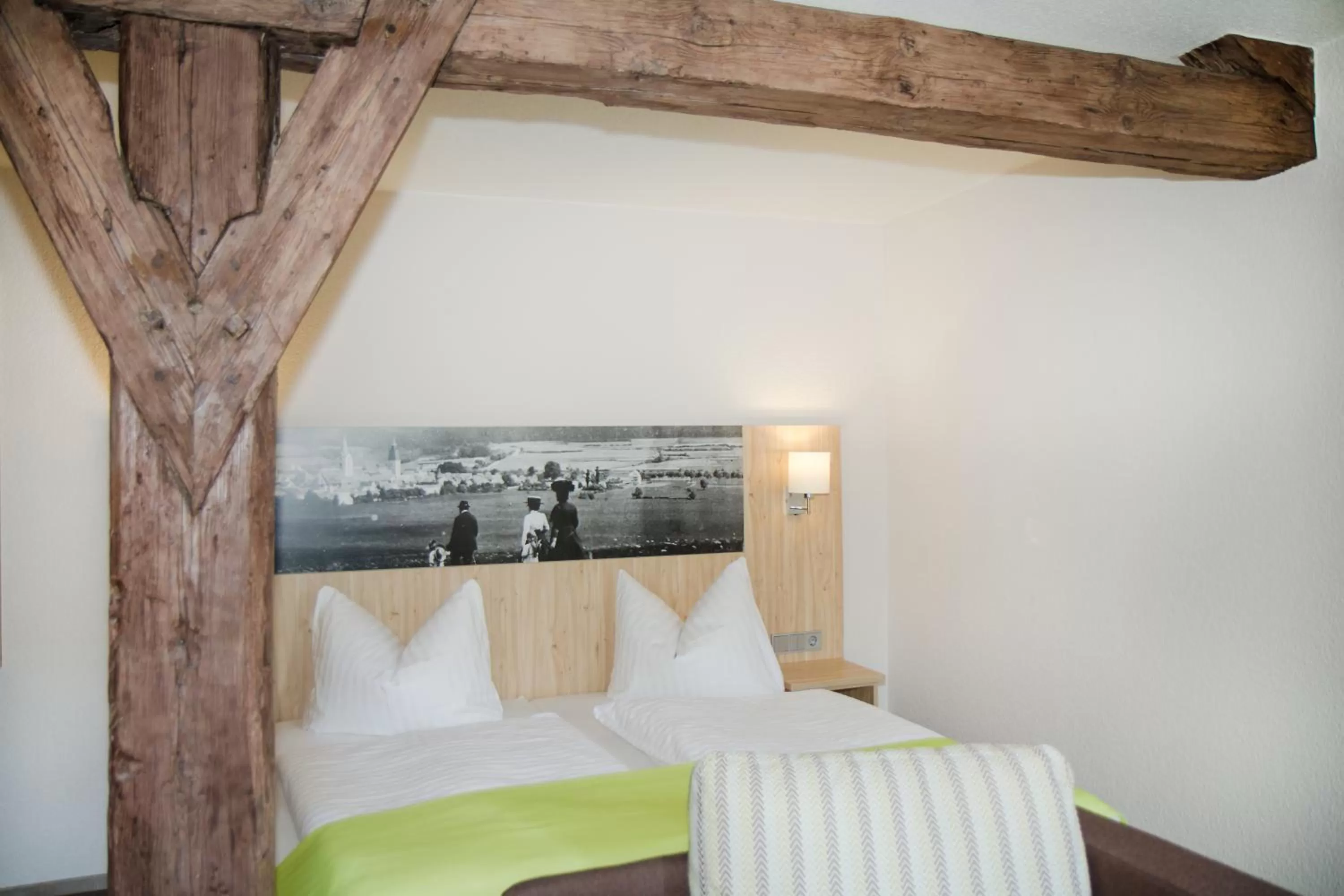 Photo of the whole room, Bed in Hotel-Gasthof Blaue Traube e.K.