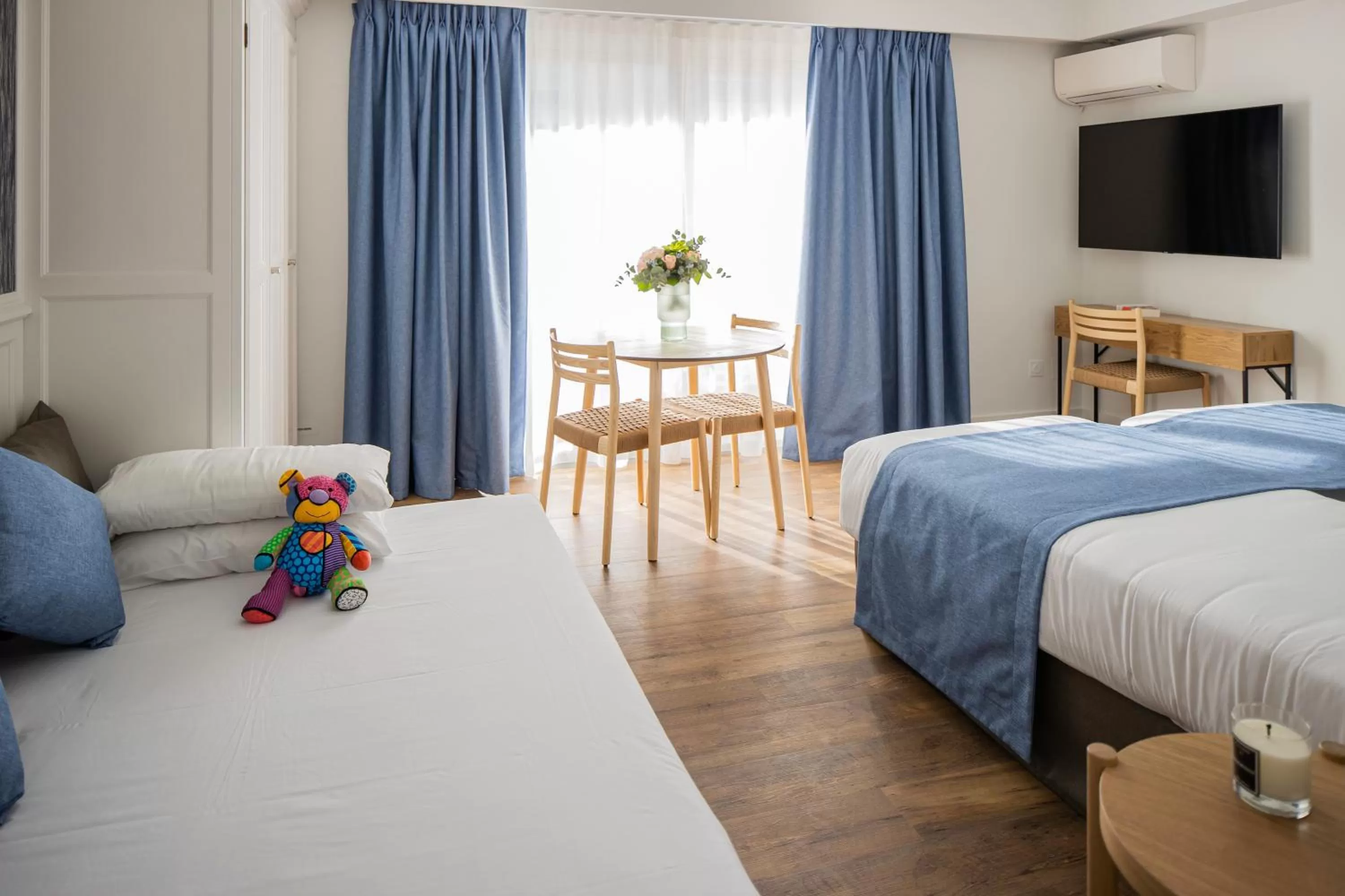 Photo of the whole room, Bed in Résidence Carlton - Rénovée avec Piscine