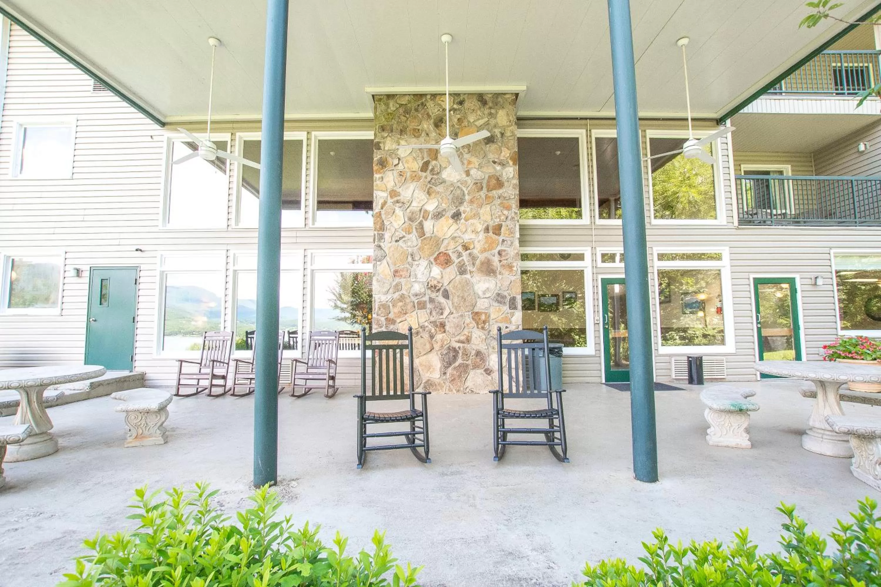 Patio in Lake Chatuge Lodge