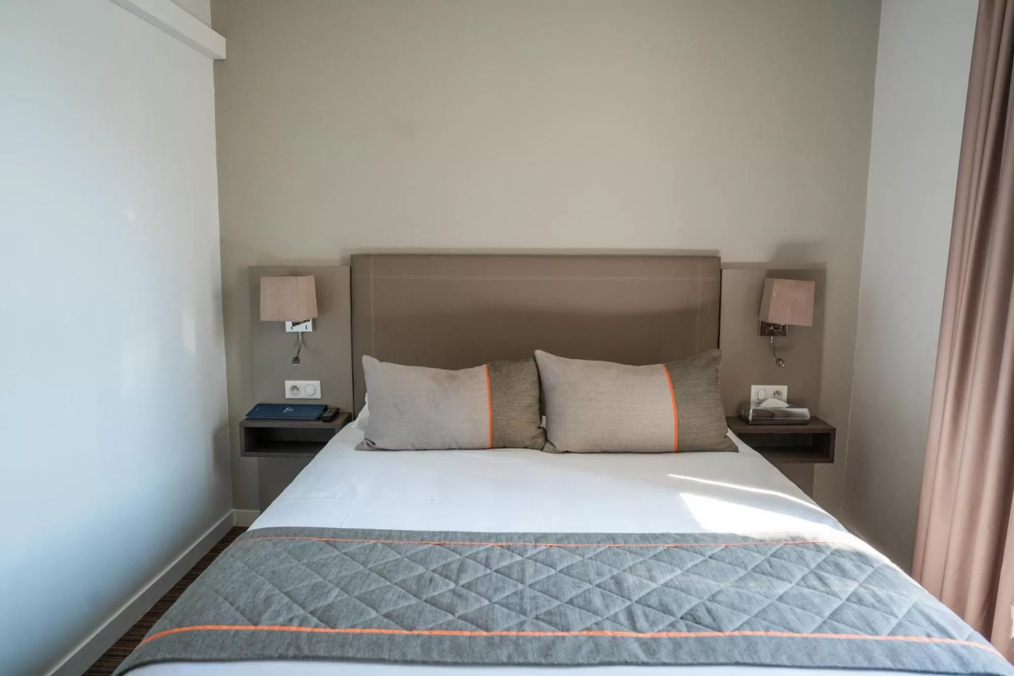 Bedroom, Bed in Timhotel Tour Eiffel