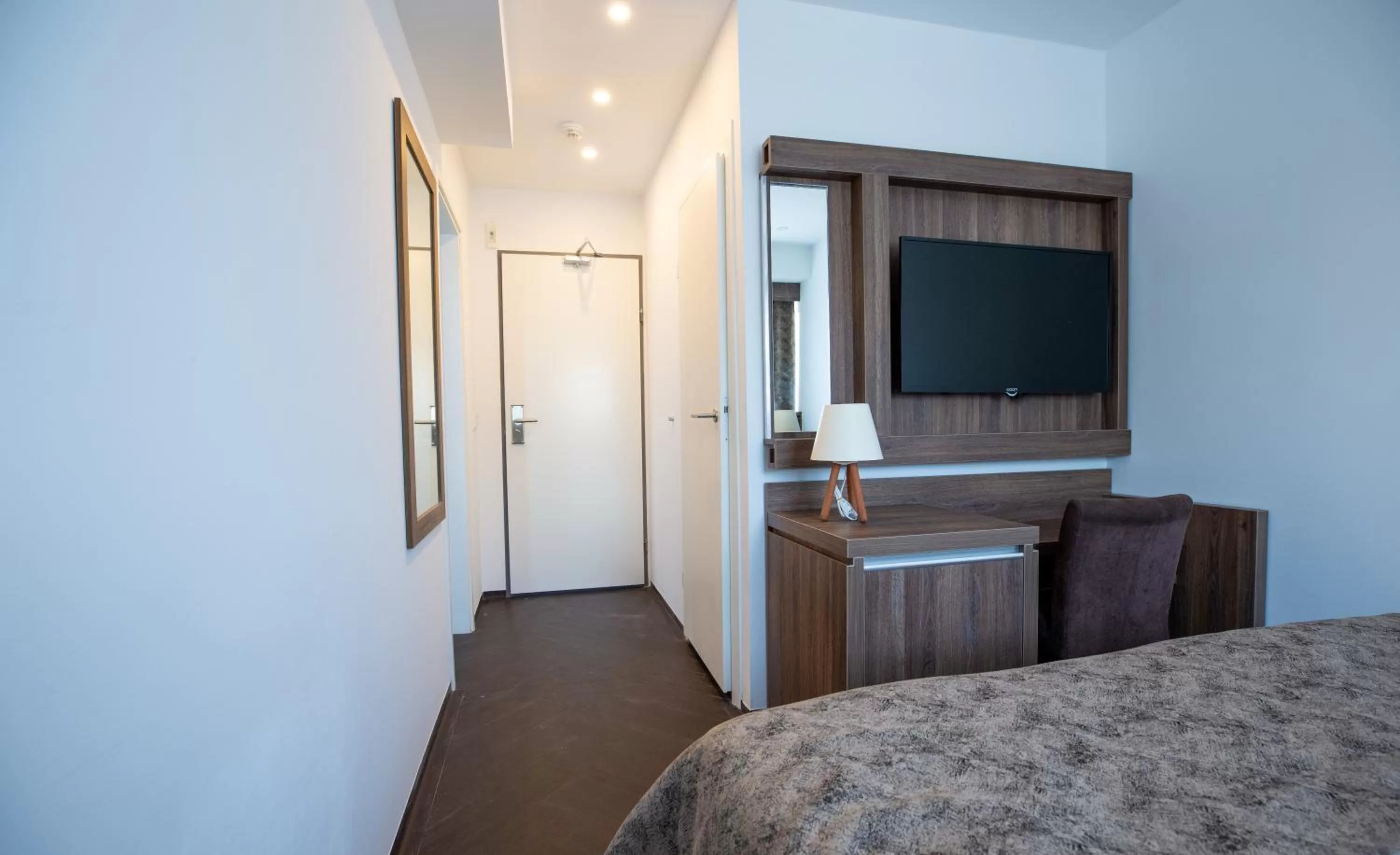 TV and multimedia, Bed in Hotel Cataleya