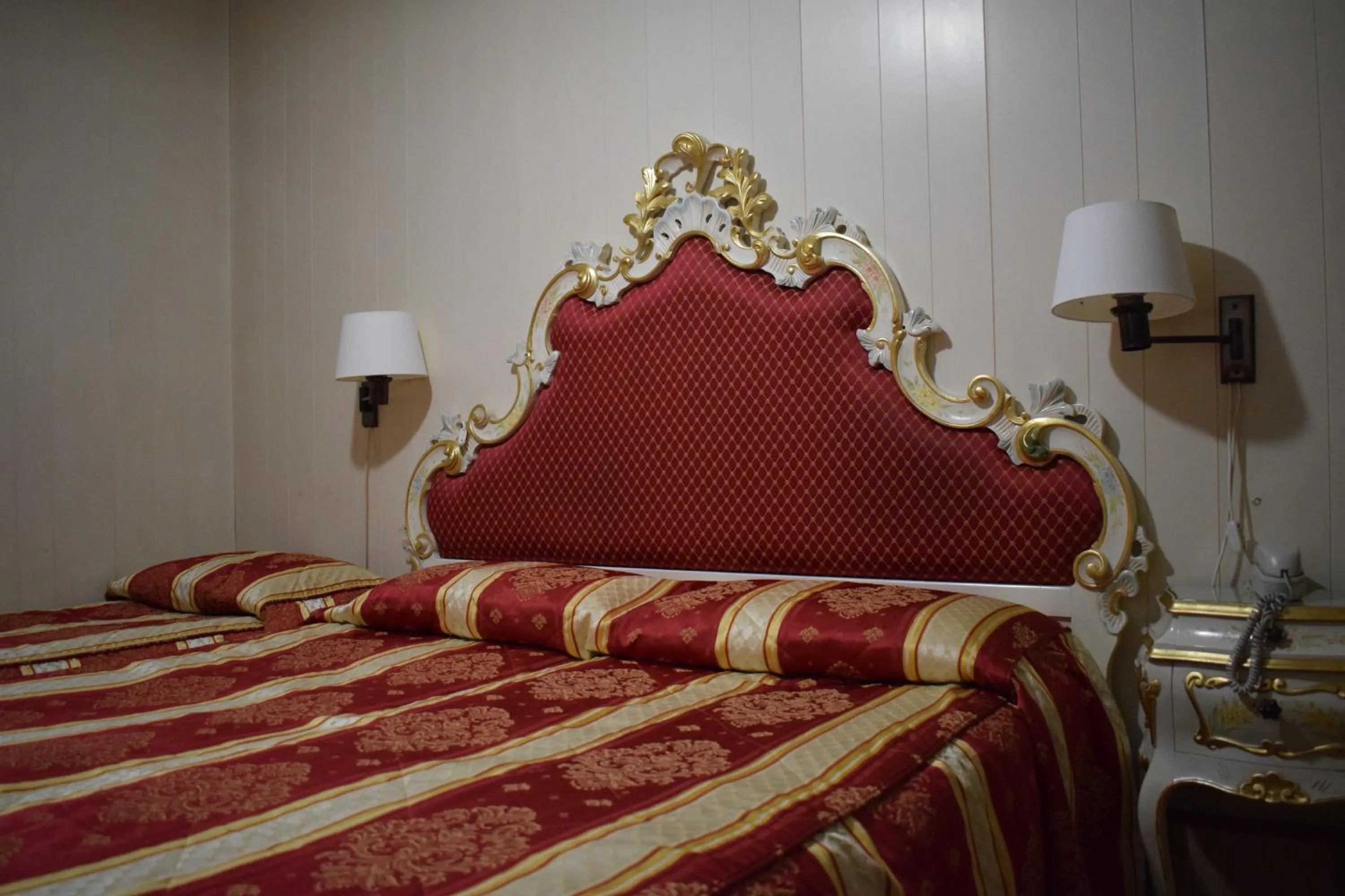 Bed in Albergo Basilea