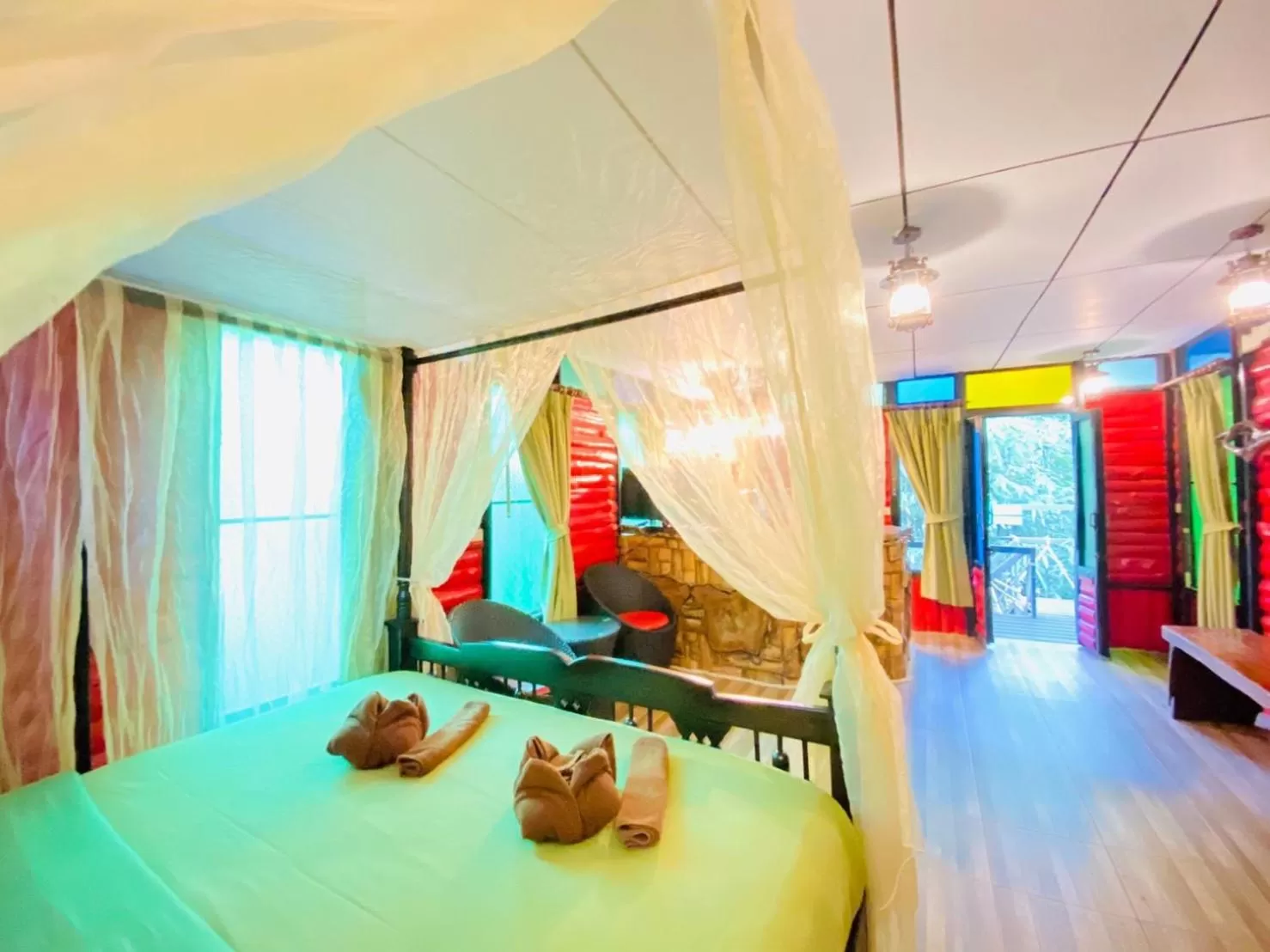 Photo of the whole room, Bed in Khao Sok Tree House Resort