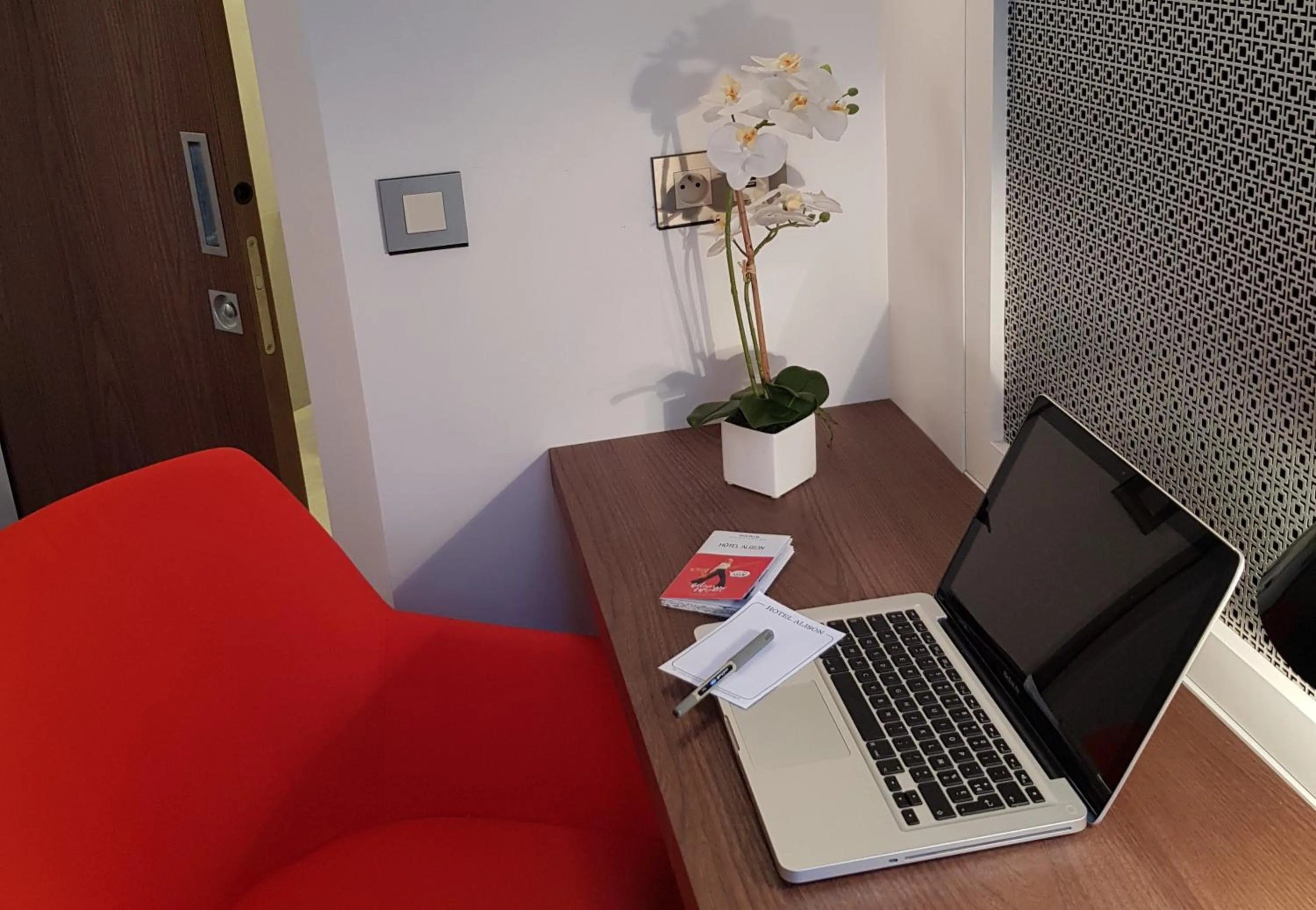 Seating area in HOTEL ALISON