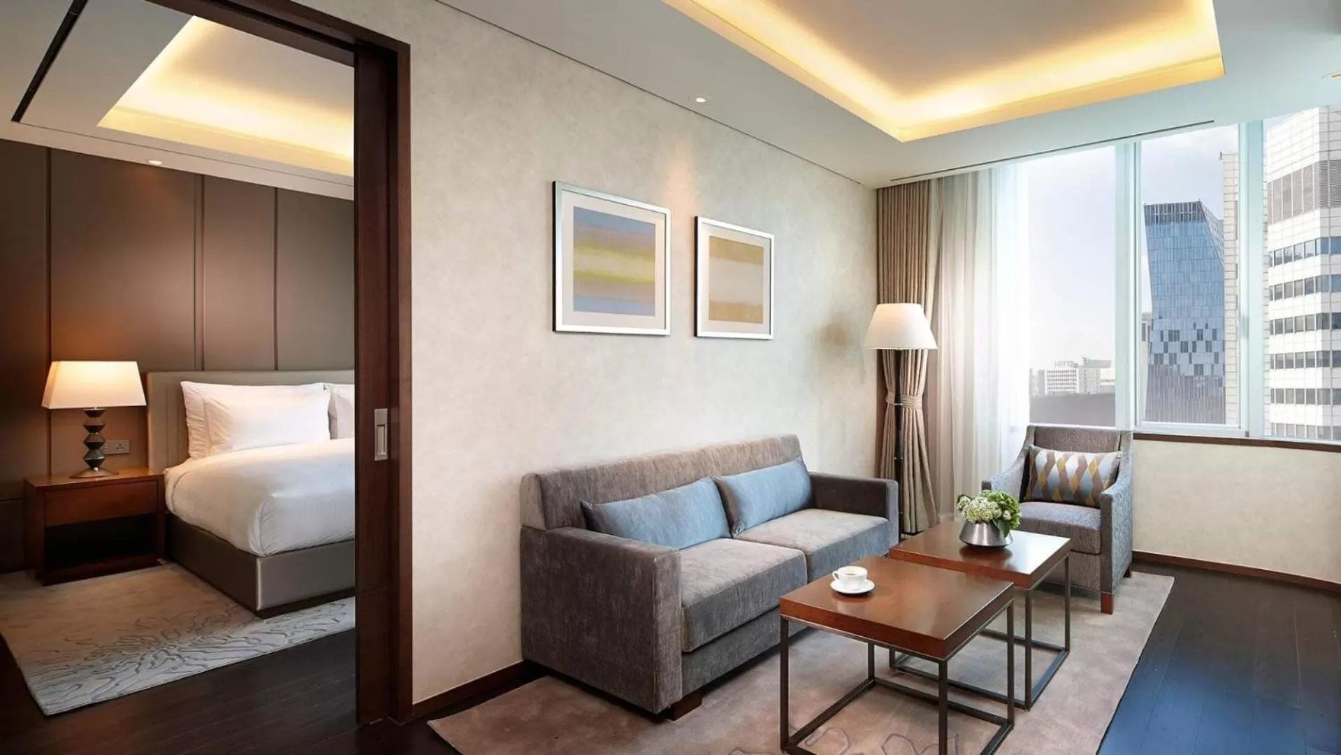 Living room, Bed in LOTTE CITY HOTEL Myeongdong