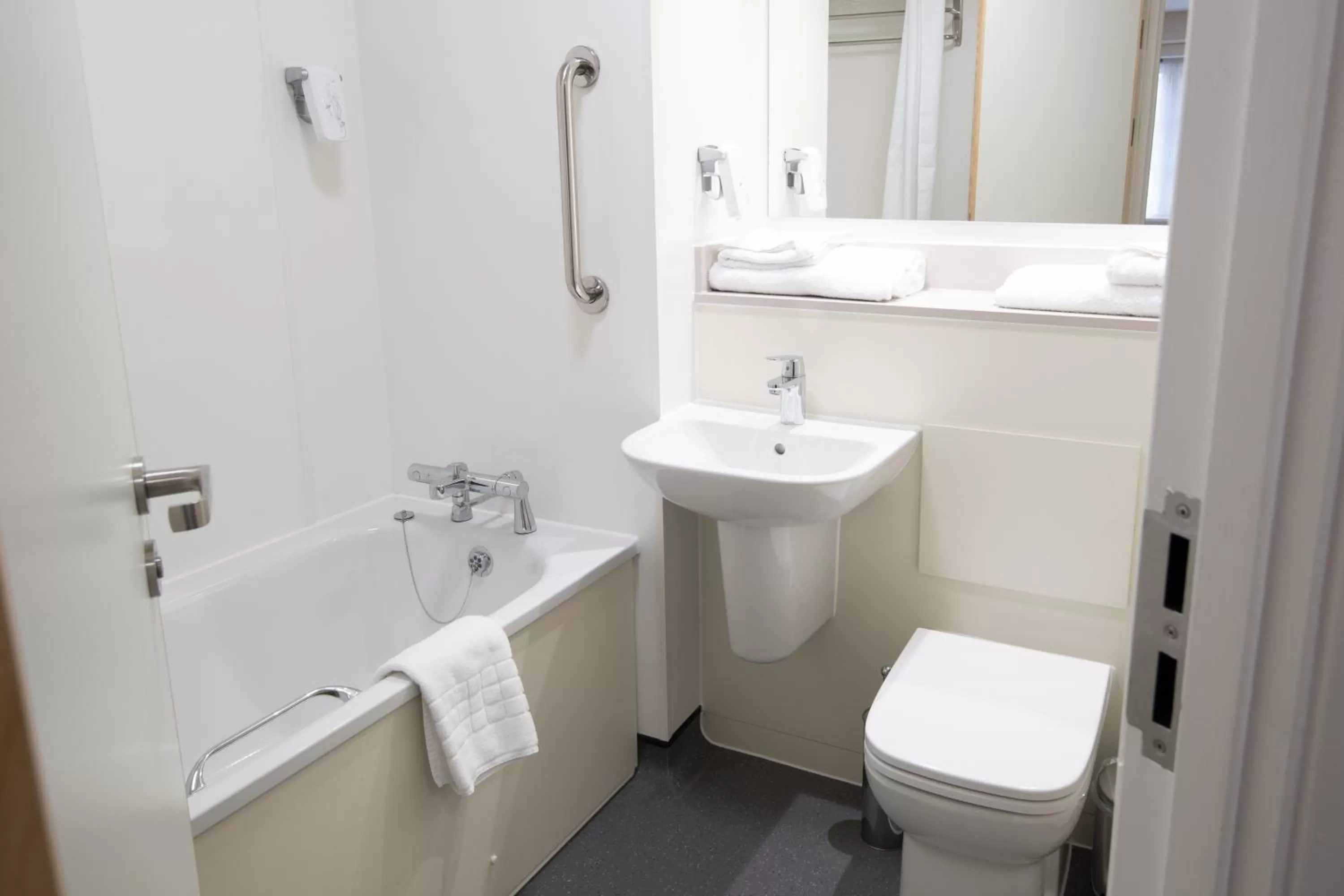 Bathroom in Paisley Pear, Brackley by Marston's Inns