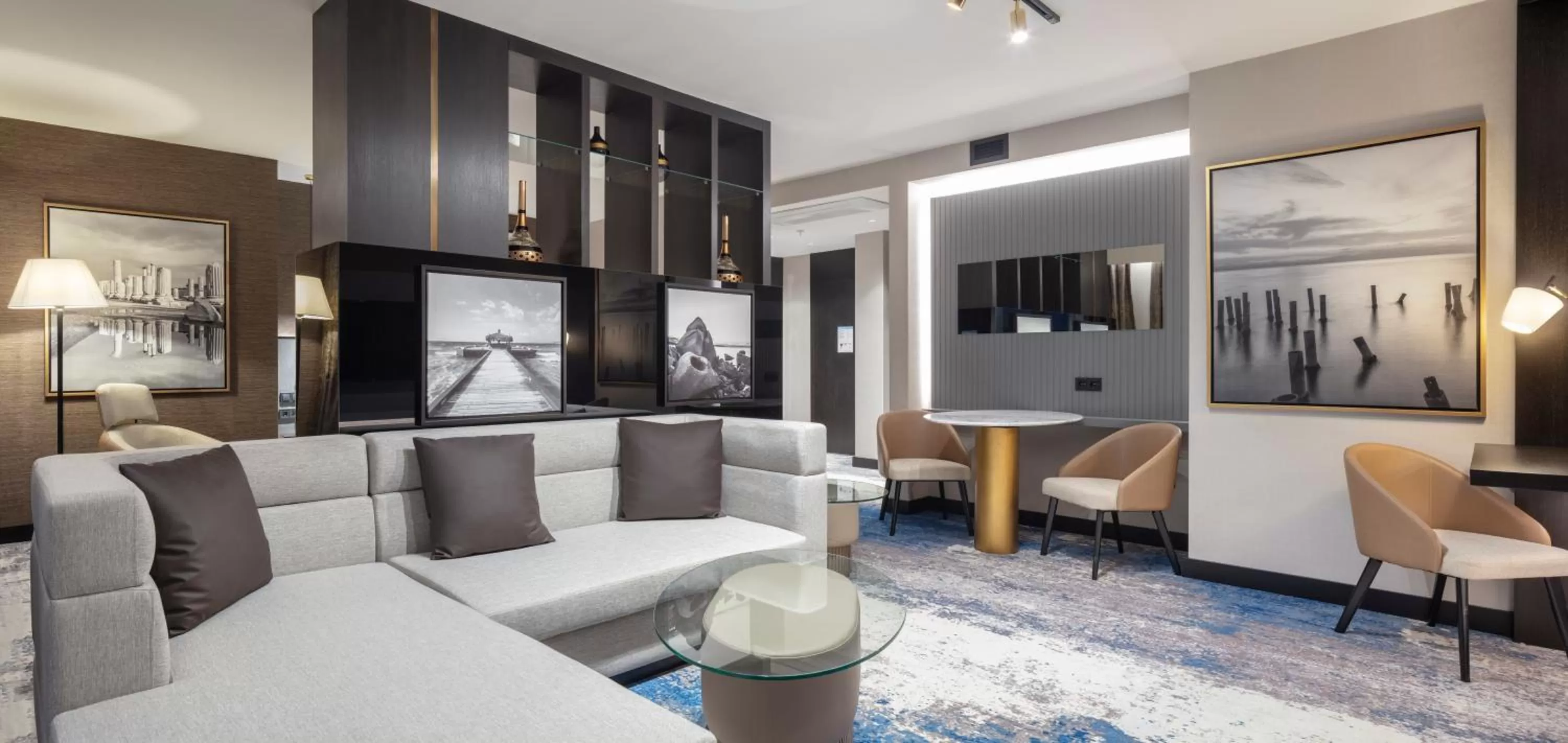 Living room in Radisson Hotel Izmir Aliaga